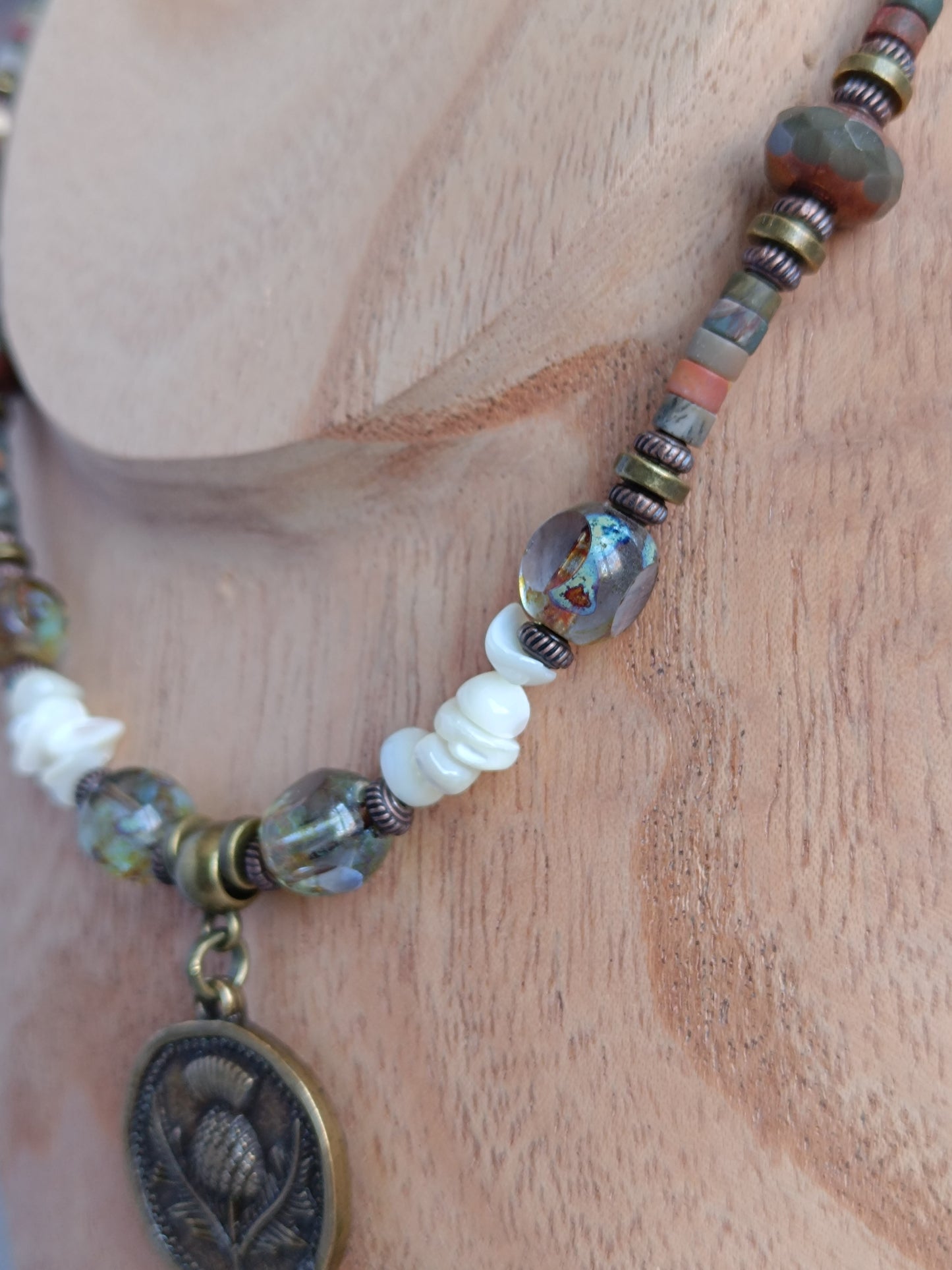 Collier Bohème Ethnique – Pendentif Chardon Écossais & Perles Artisanales