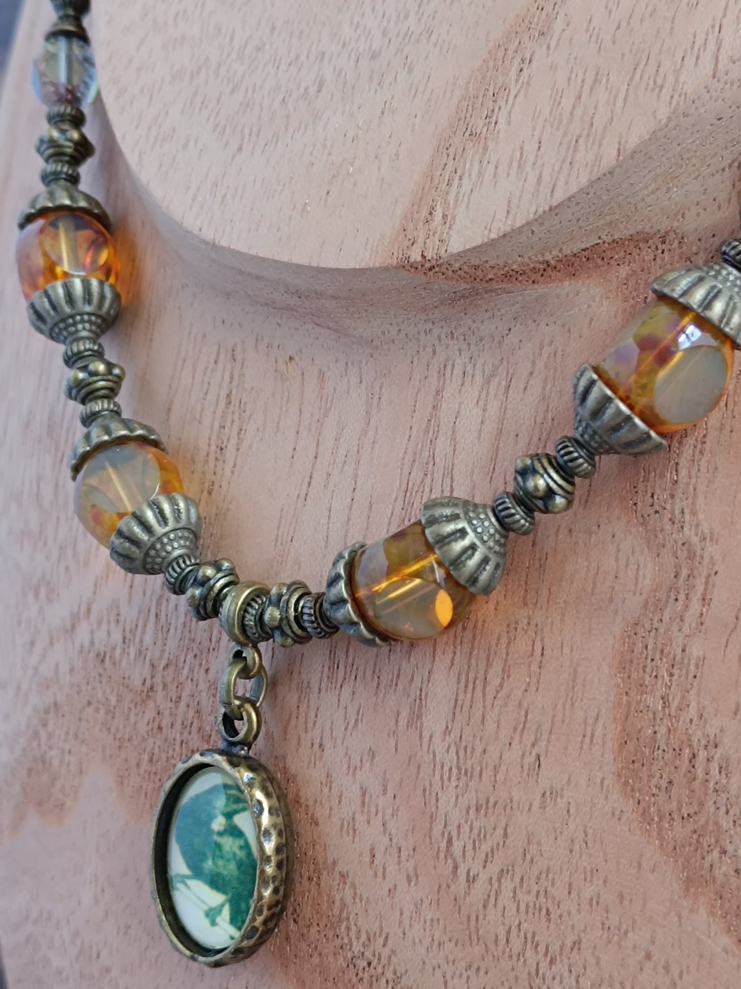 Collier Bohème Ethnique – Corbeau Mystique & Œil de Tigre