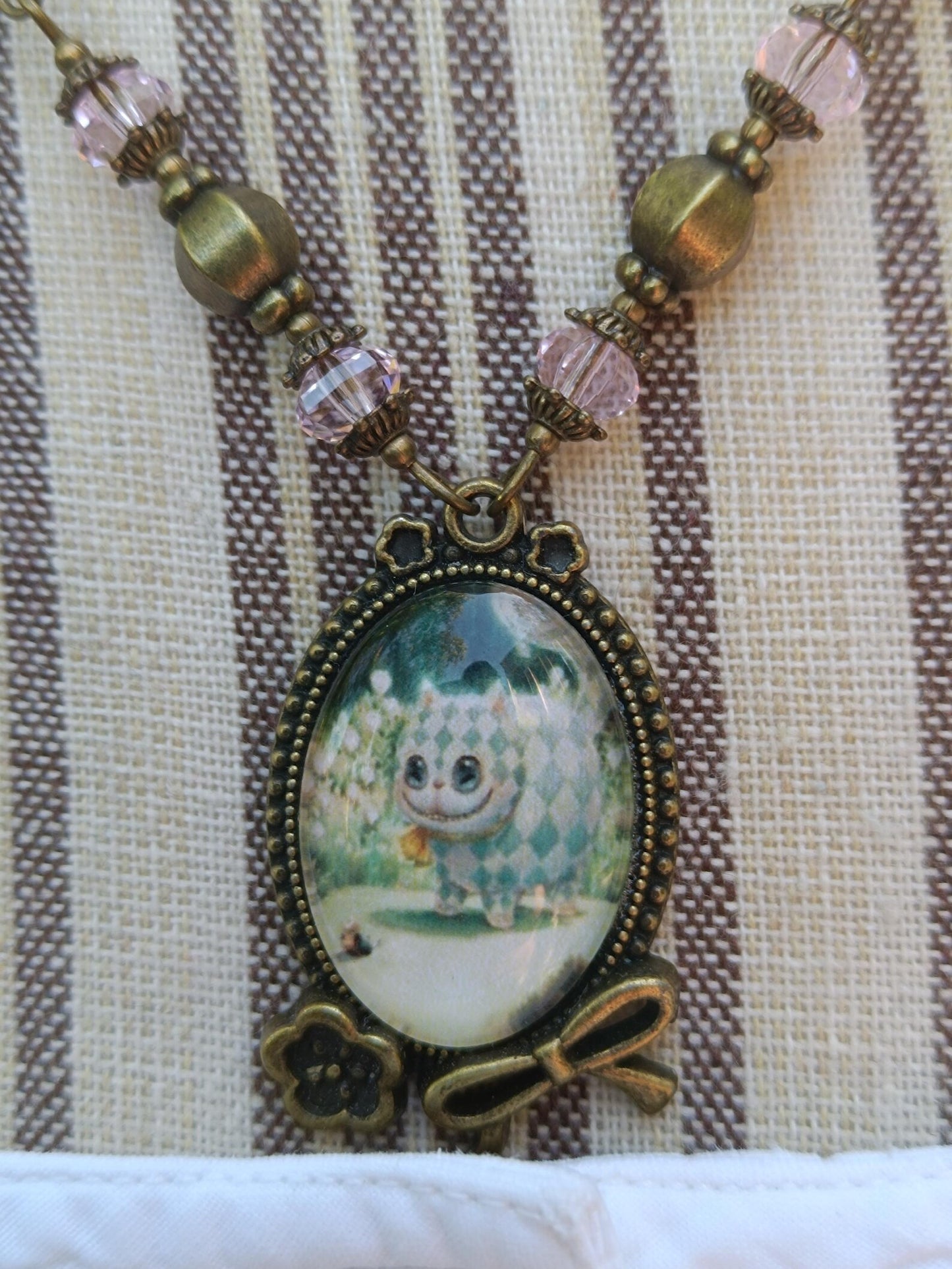 Collier Cabochon Alice Le Chat du Cheshire