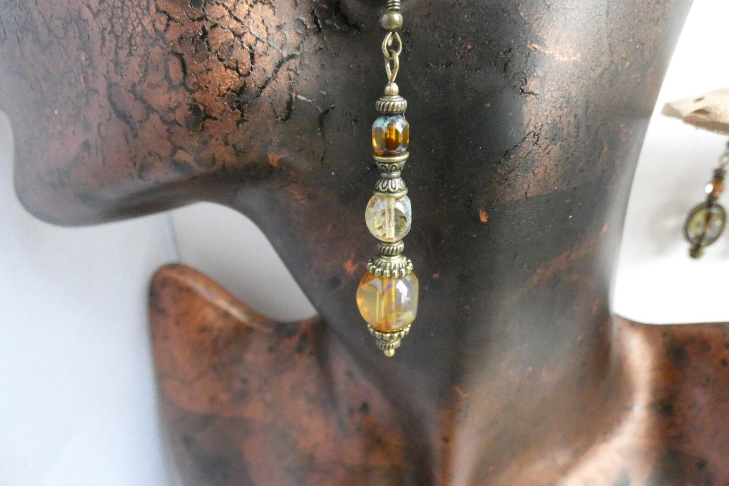 Boucles d’oreilles bohème chic en bronze antique et perles de verre tchèque