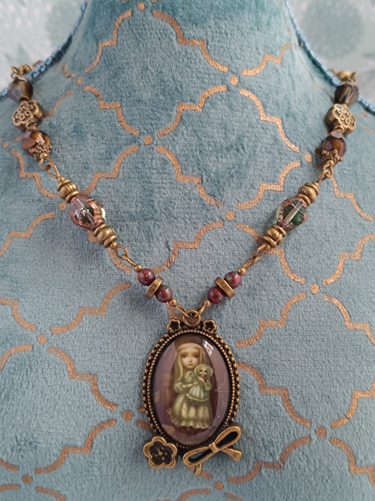 Collier Fillette et Poupée - Cabochon Vintage Gothique