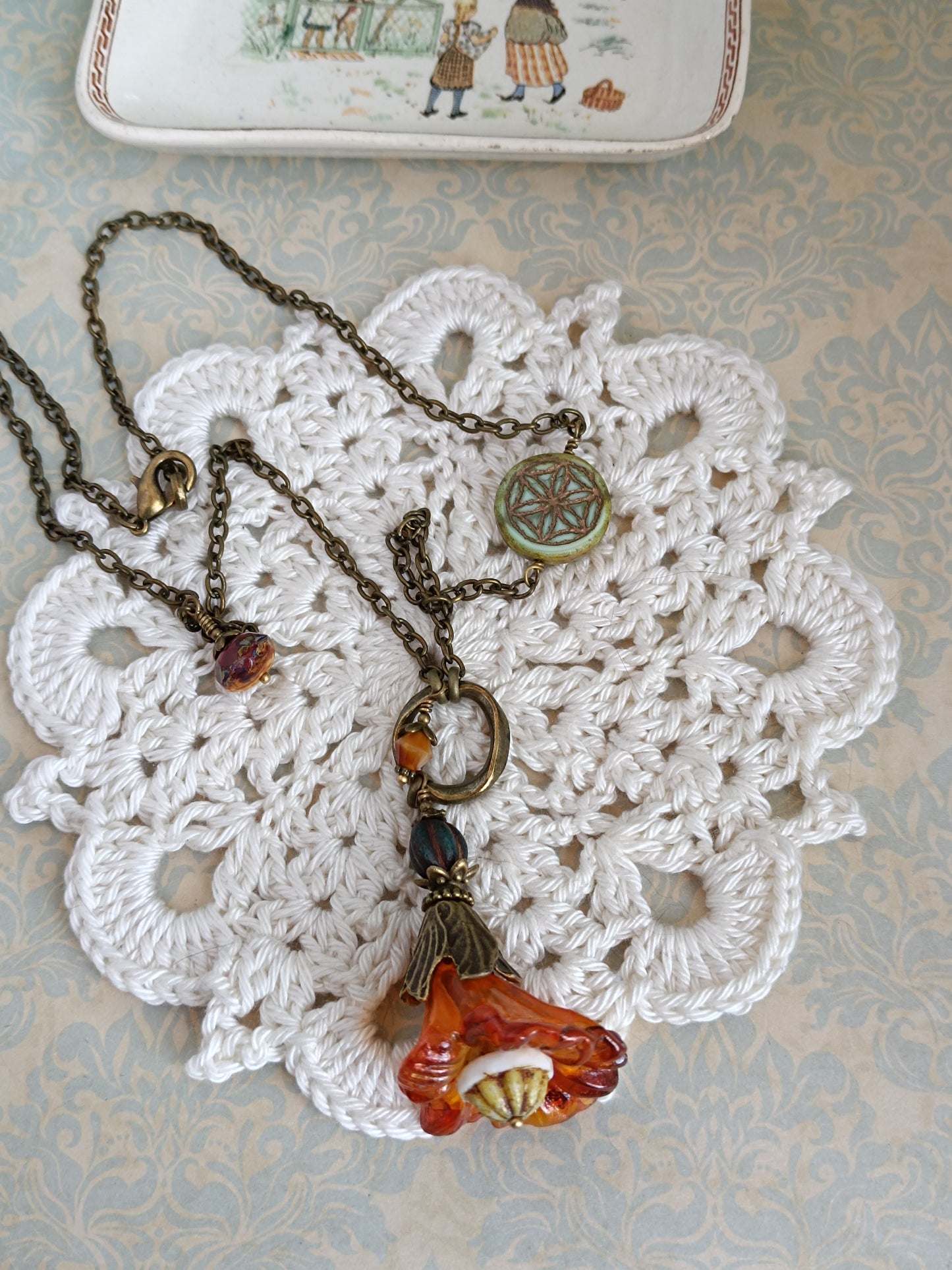 Sautoir Fleur de Vie - Lucite Vintage Perles Tchèque Bronze