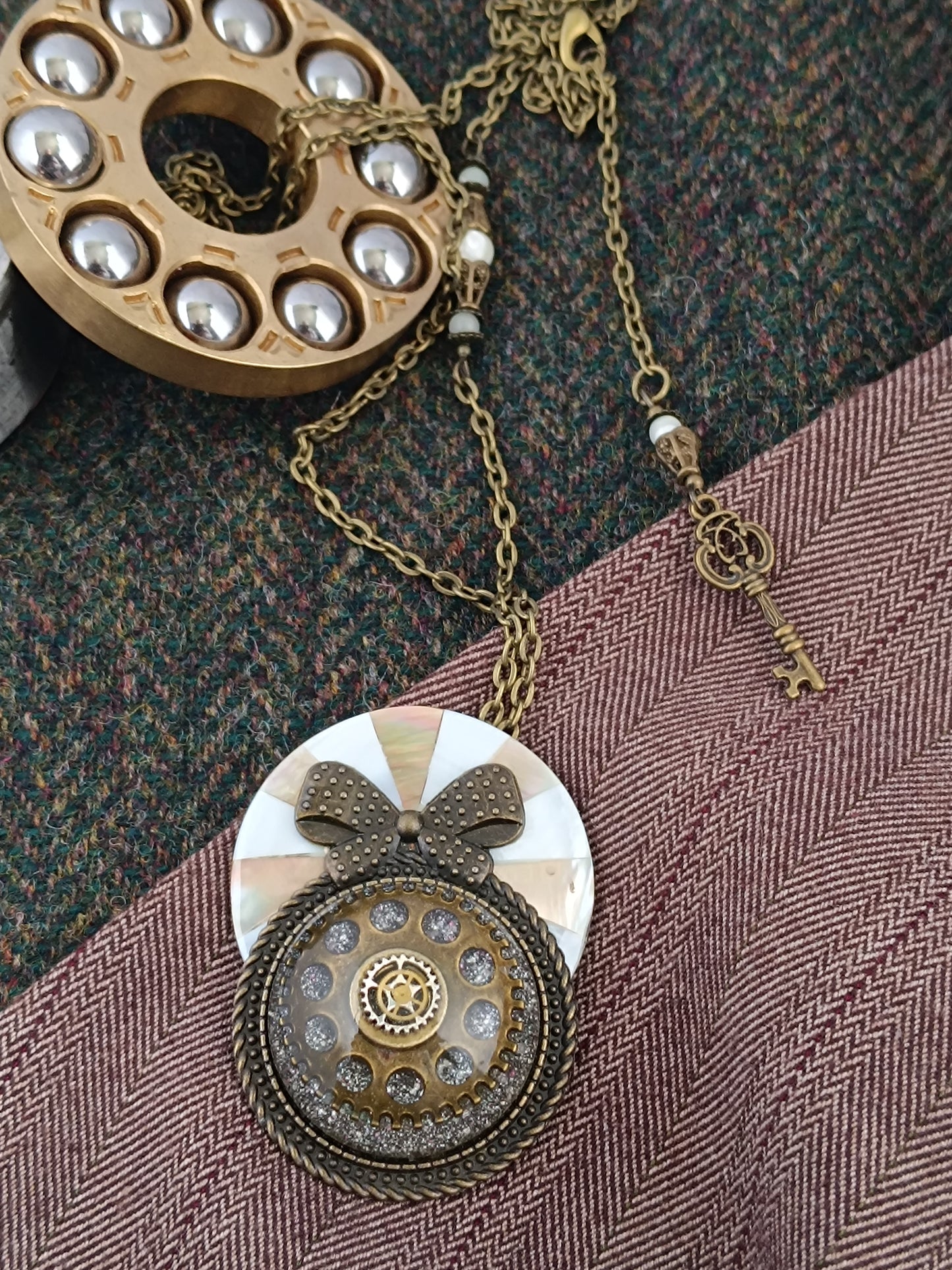 Pendentif Steampunk "Éclat d'Antan" Nacre XXL