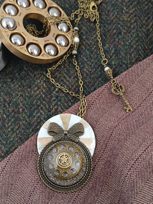 Pendentif Steampunk "Éclat d'Antan" Nacre XXL