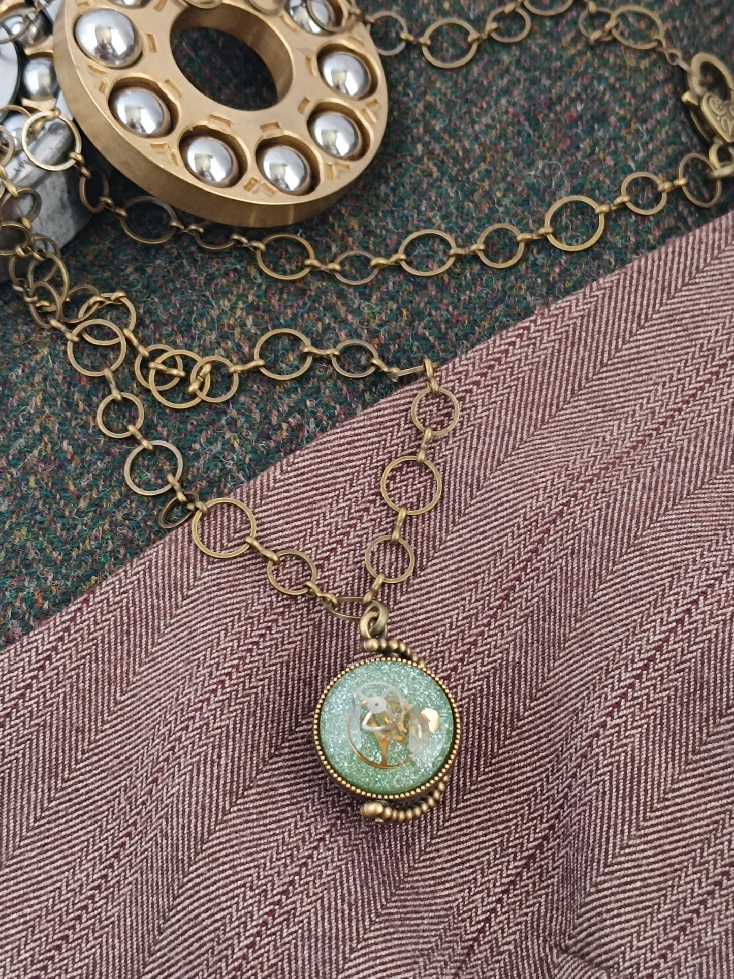 Sautoir steampunk pendentif mappemonde pivotant chaîne gros anneaux