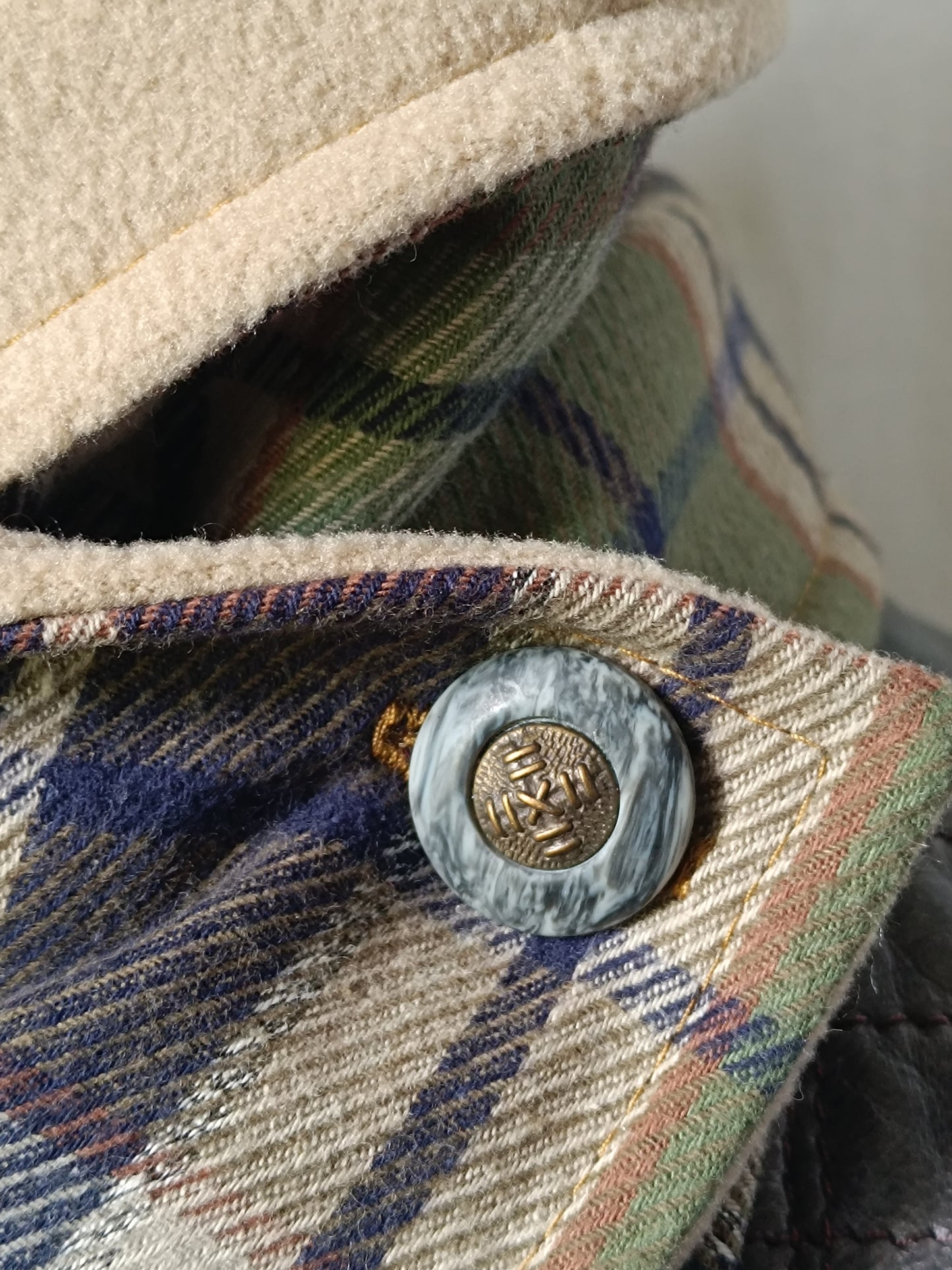 Tour de cou écharpe boutonnée tartan et polaire, bouton vintage