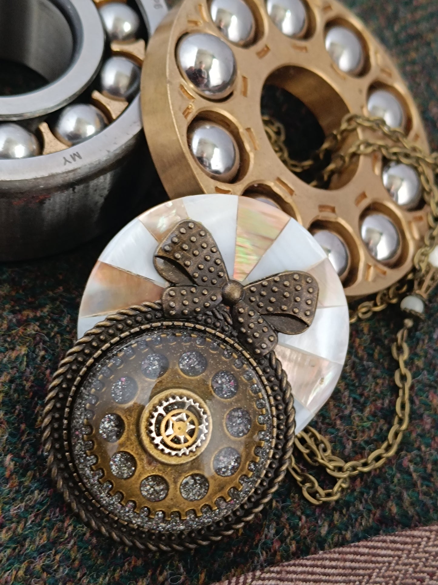 Pendentif Steampunk "Éclat d'Antan" Nacre XXL