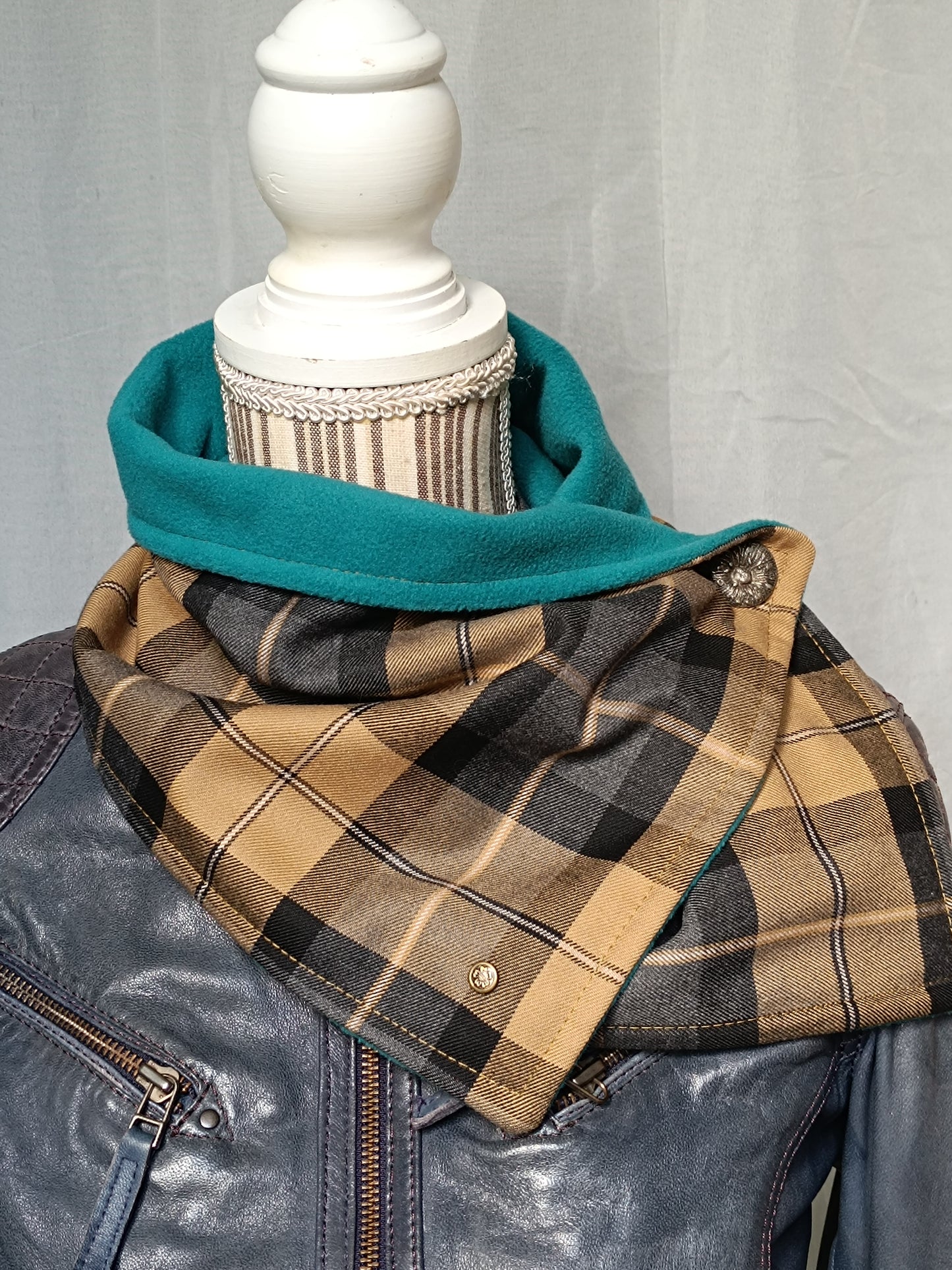Tour de cou tartan  doublé polaire - Bouton métal ancien