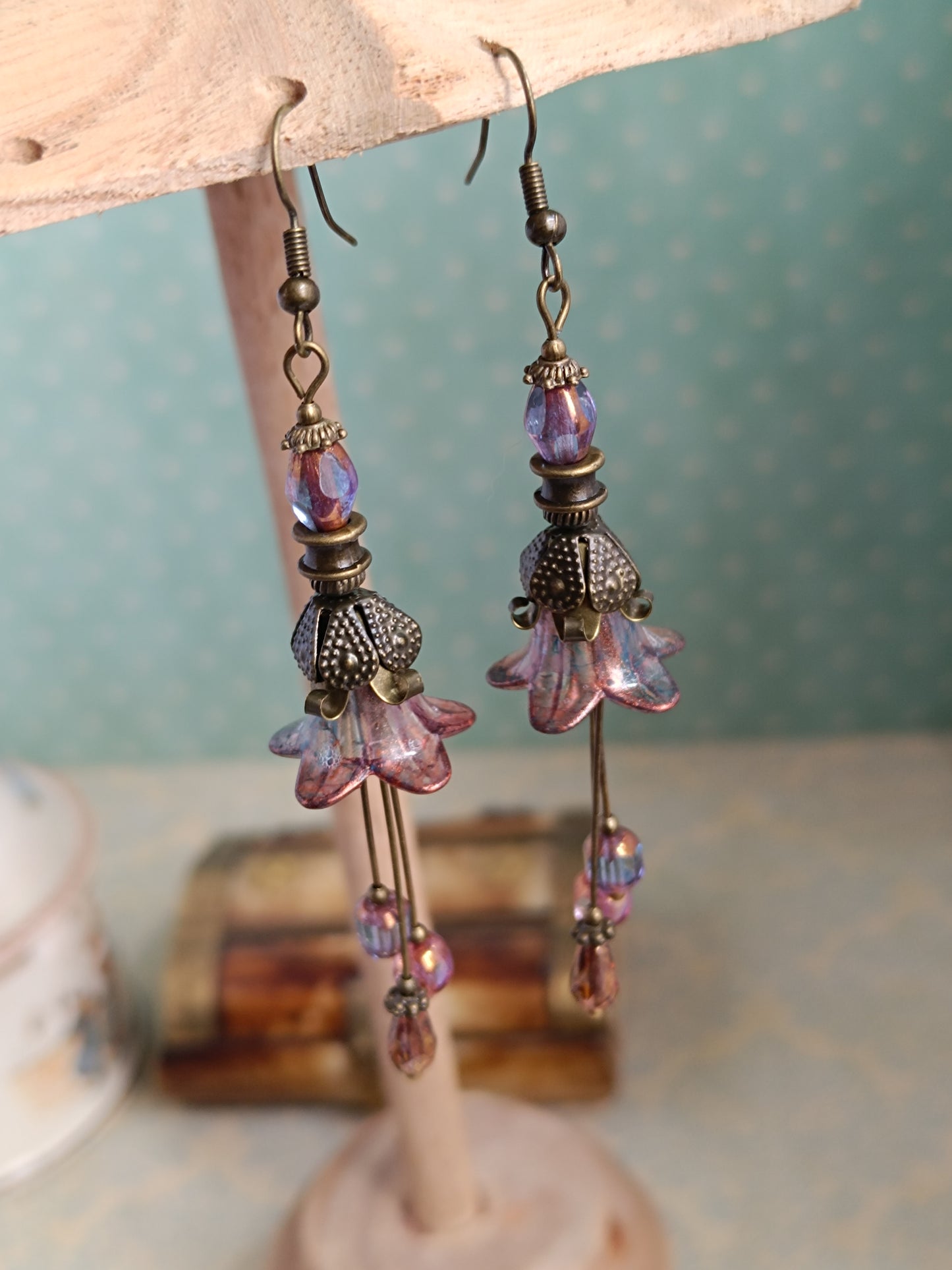 Boucles d'oreilles "Fleurs Féeriques" – Rose bleuté & Pistils dansants ✨