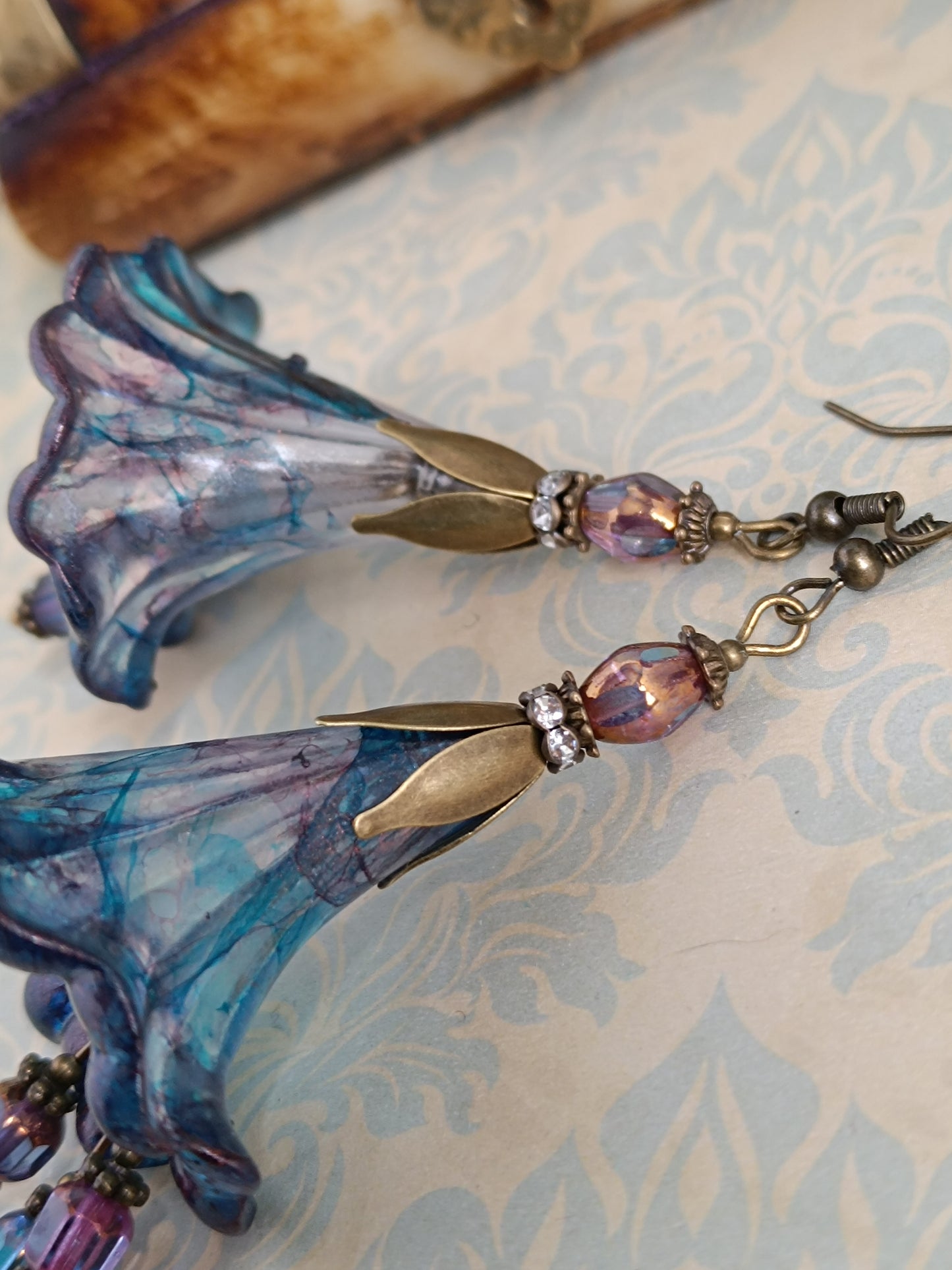 Boucles d'oreilles fleurs féeriques bronze - Perles de verre tchèque