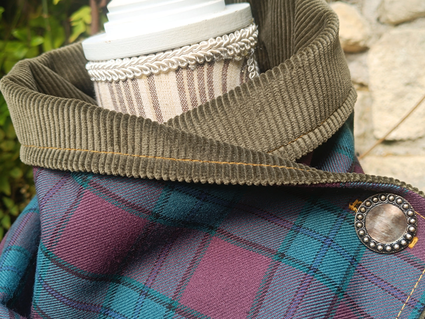 Écharpe boutonnée tour de cou tartan doublé bel côtelé et bouton vintage nacre et métal