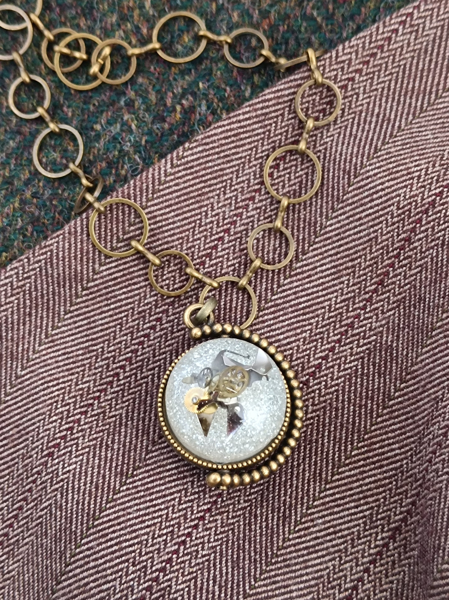 Sautoir steampunk pendentif mappemonde pivotant chaîne gros anneaux