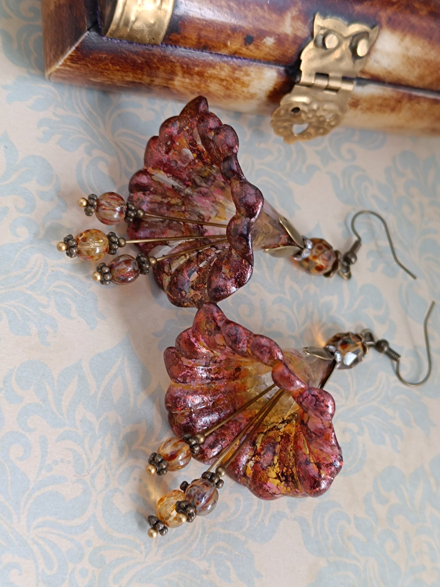Boucles d'oreilles pendantes fleurs féeriques d'automne bronze - Perles de verre tchèque