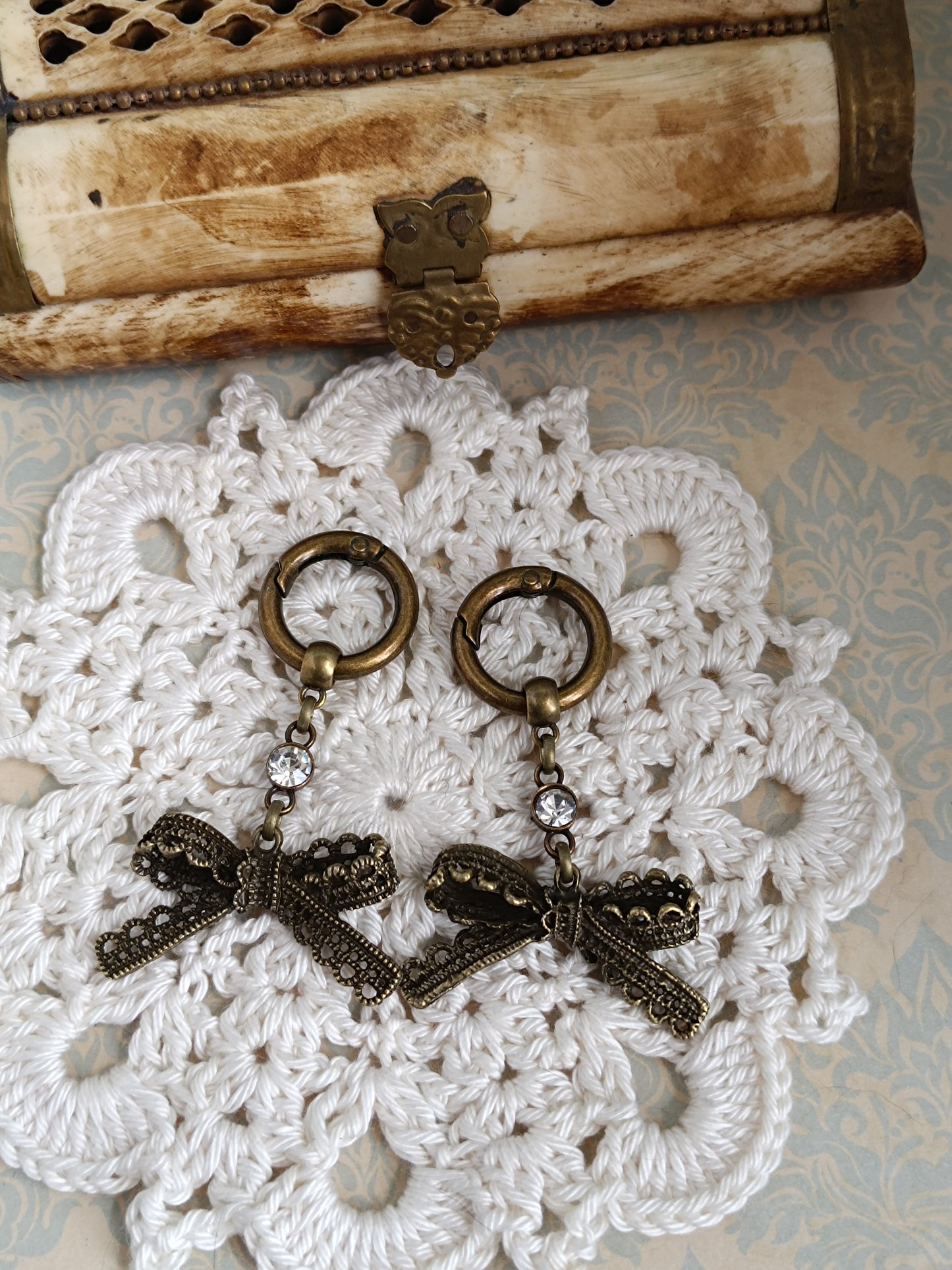 Bijoux charms de chaussures, boucles languettes bottines noeud de dentelle et strass