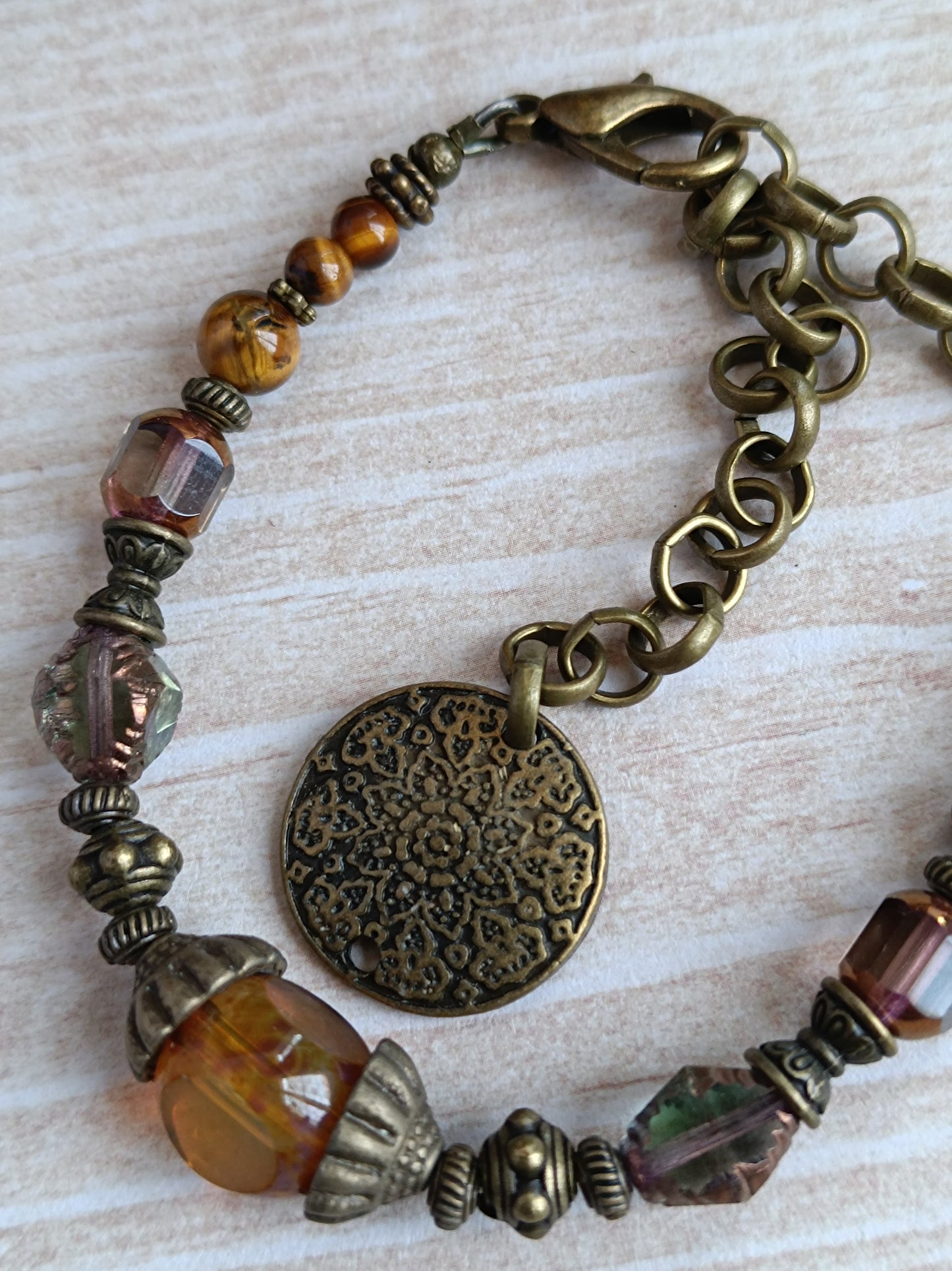 Bracelet Bohème – Œil de Tigre & Verre Tchèque