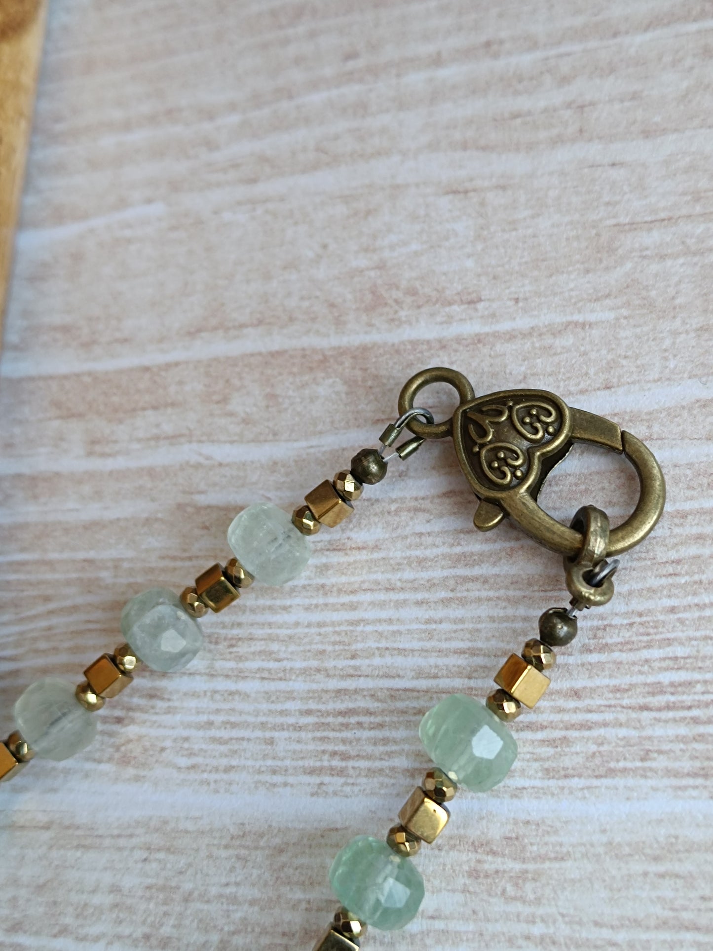 Collier bohème aigue marine et fluorite artisanal câblé – Style bohème chic
