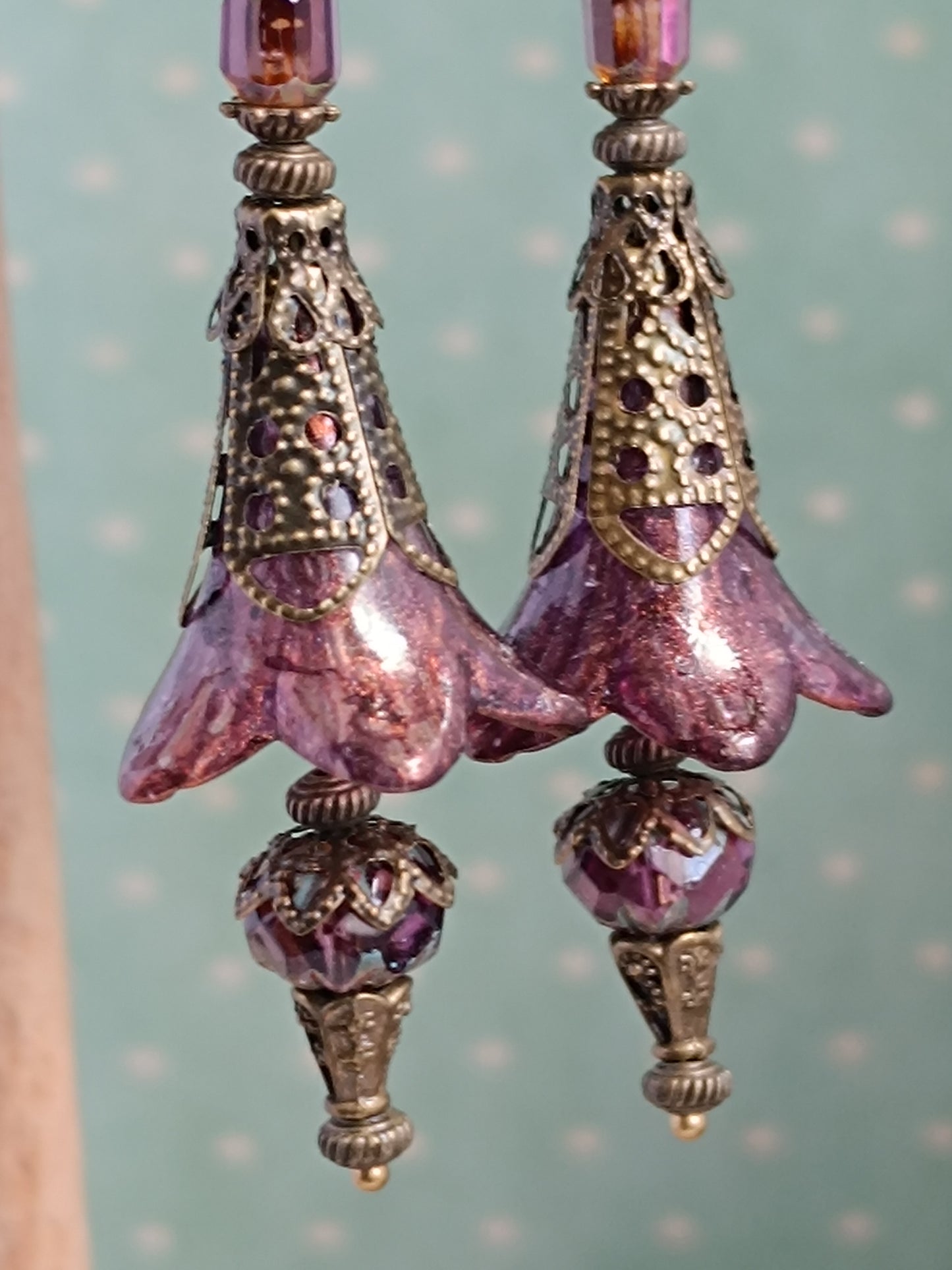 Boucles d'oreilles longues automne - Lucite vernies main reflets minéraux bronze