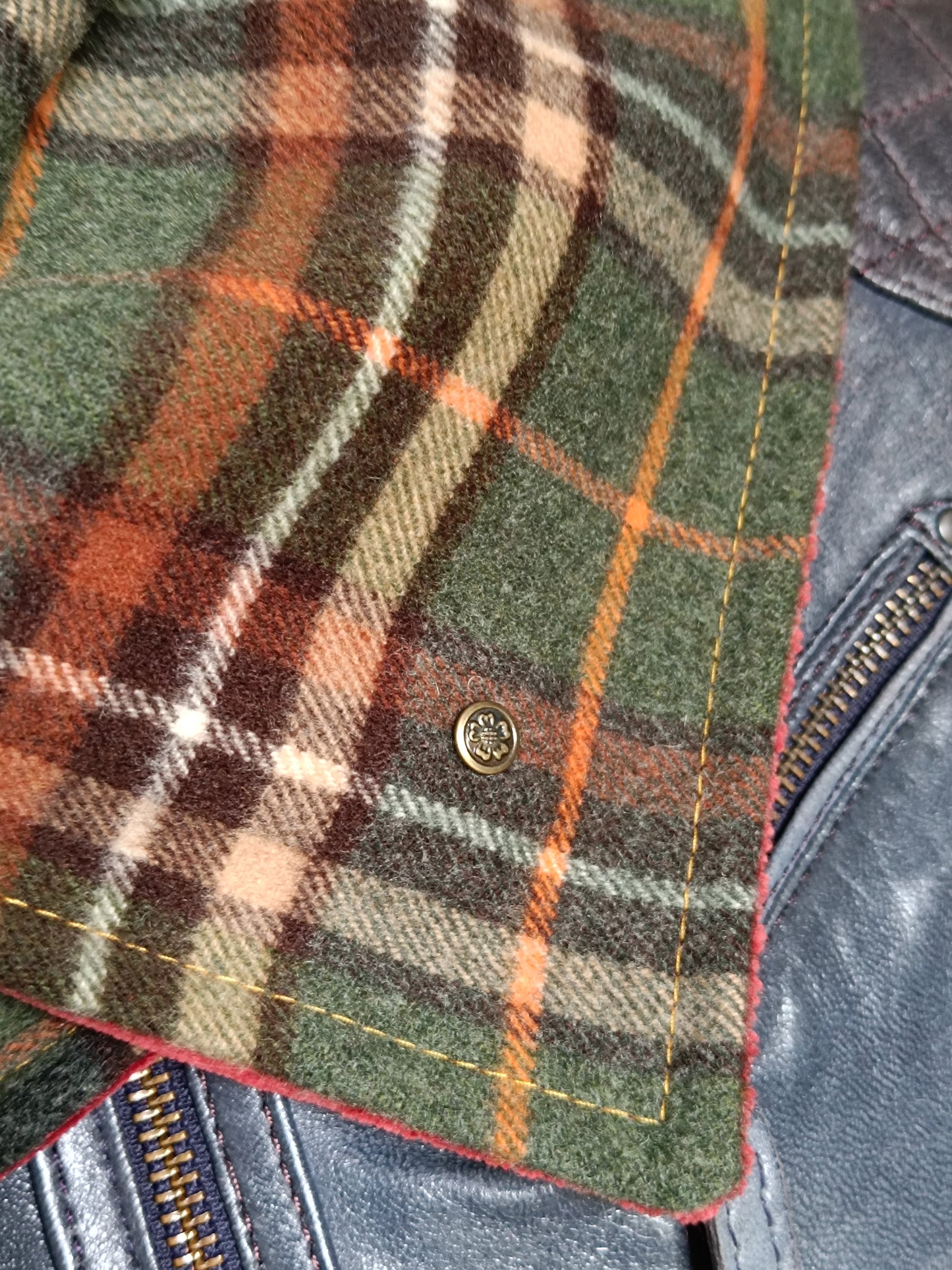 Tour de cou écharpe boutonnée tartan lainage doublé velours et bouton chardon écossais
