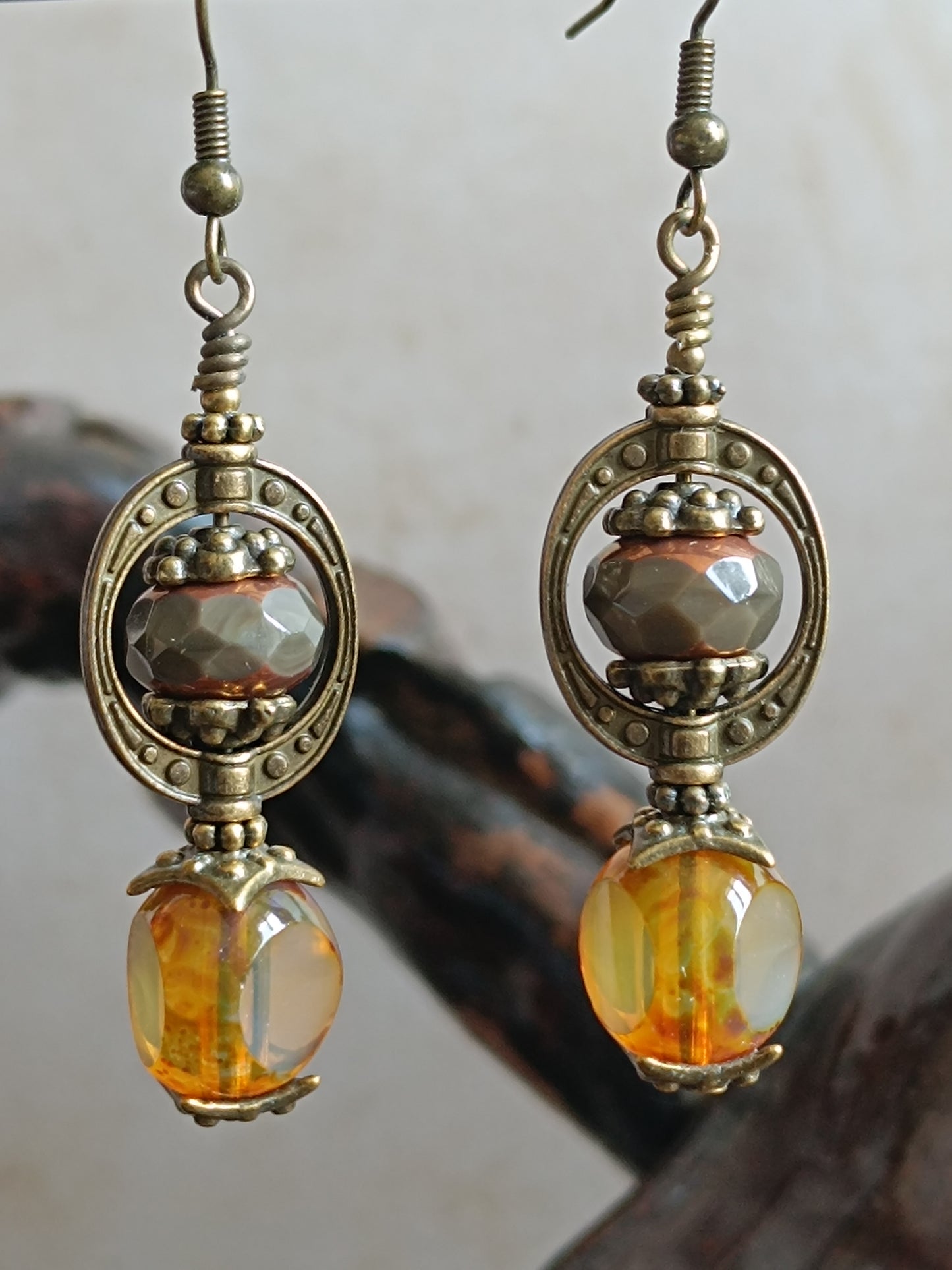 Boucles Oreilles Pendantes Dark Academia Verre Tchèque Bronze Antique