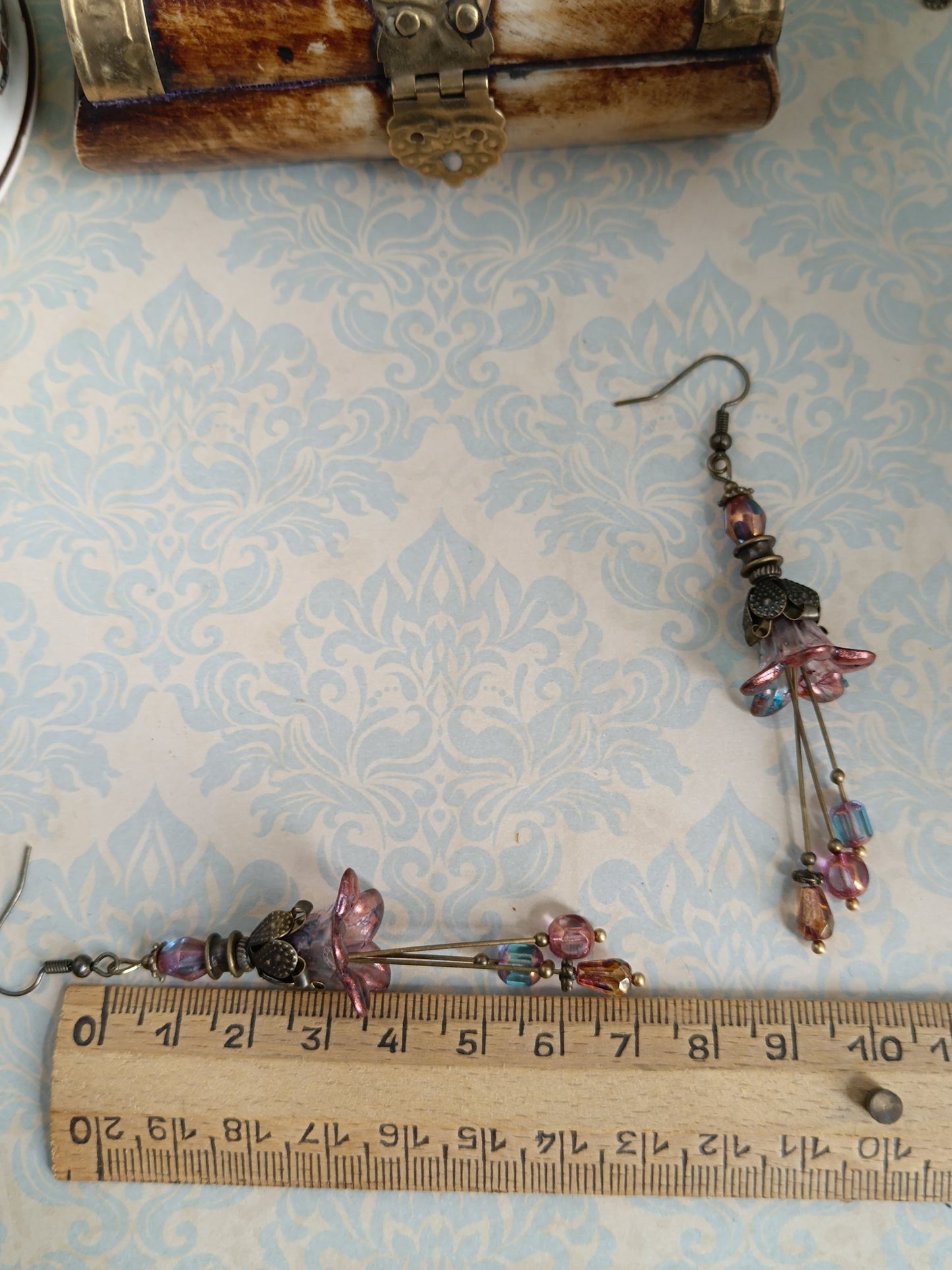 Boucles d'oreilles "Fleurs Féeriques" – Rose bleuté & Pistils dansants ✨