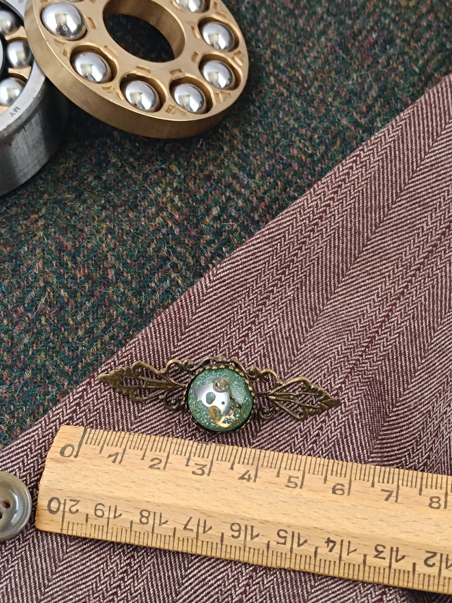 Broche épinglette cabochon steampunk verte
