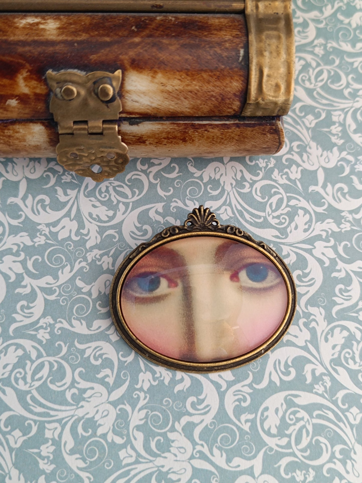 Broche cabochon verre oeil , original style cabinet de curiosités victorien