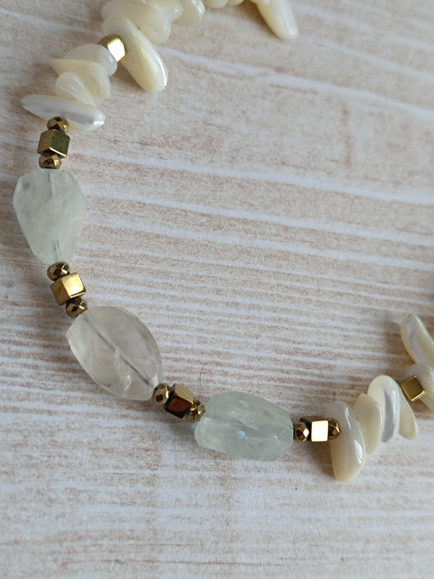 Collier bohème aigue marine et fluorite artisanal câblé – Style bohème chic