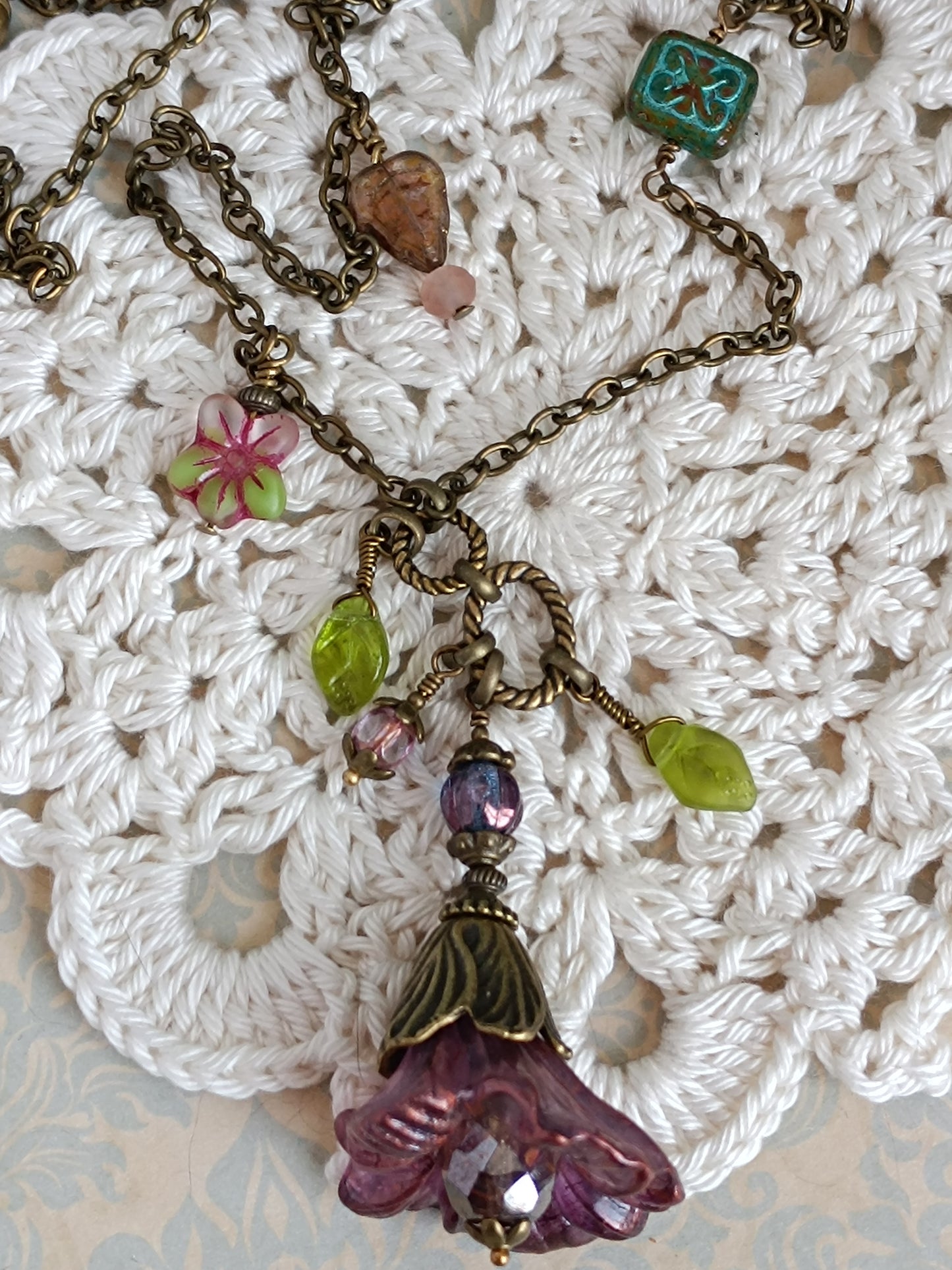 Sautoir Fleurs Féeriques - Lucite Vintage Perles Tchèque Bronze