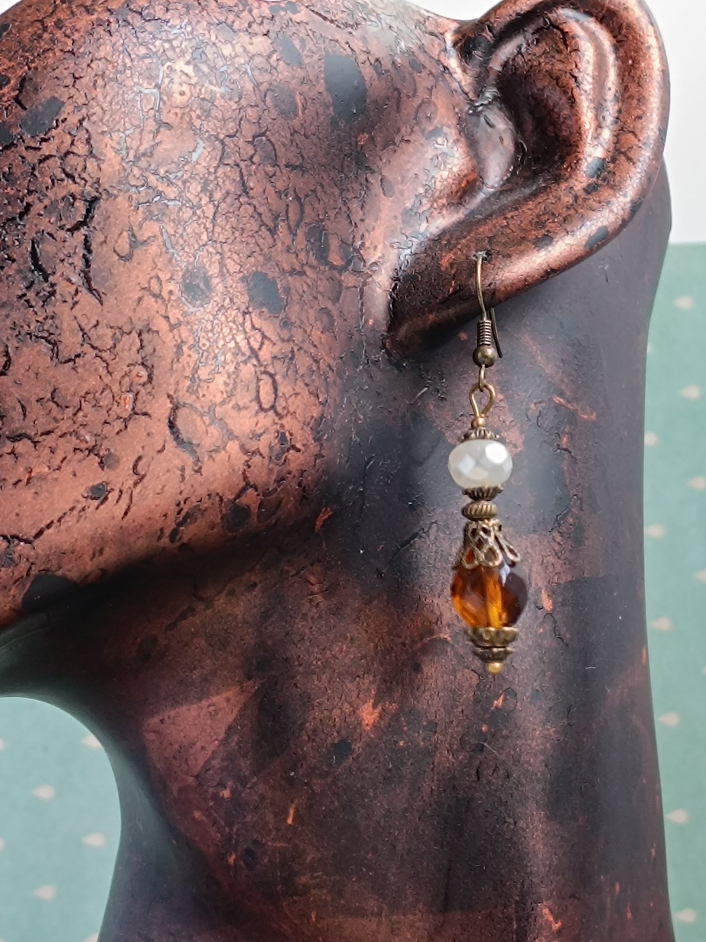 Boucles d'oreilles pendantes en perles de verre tchèque – Élégance vintage et éclat bohème