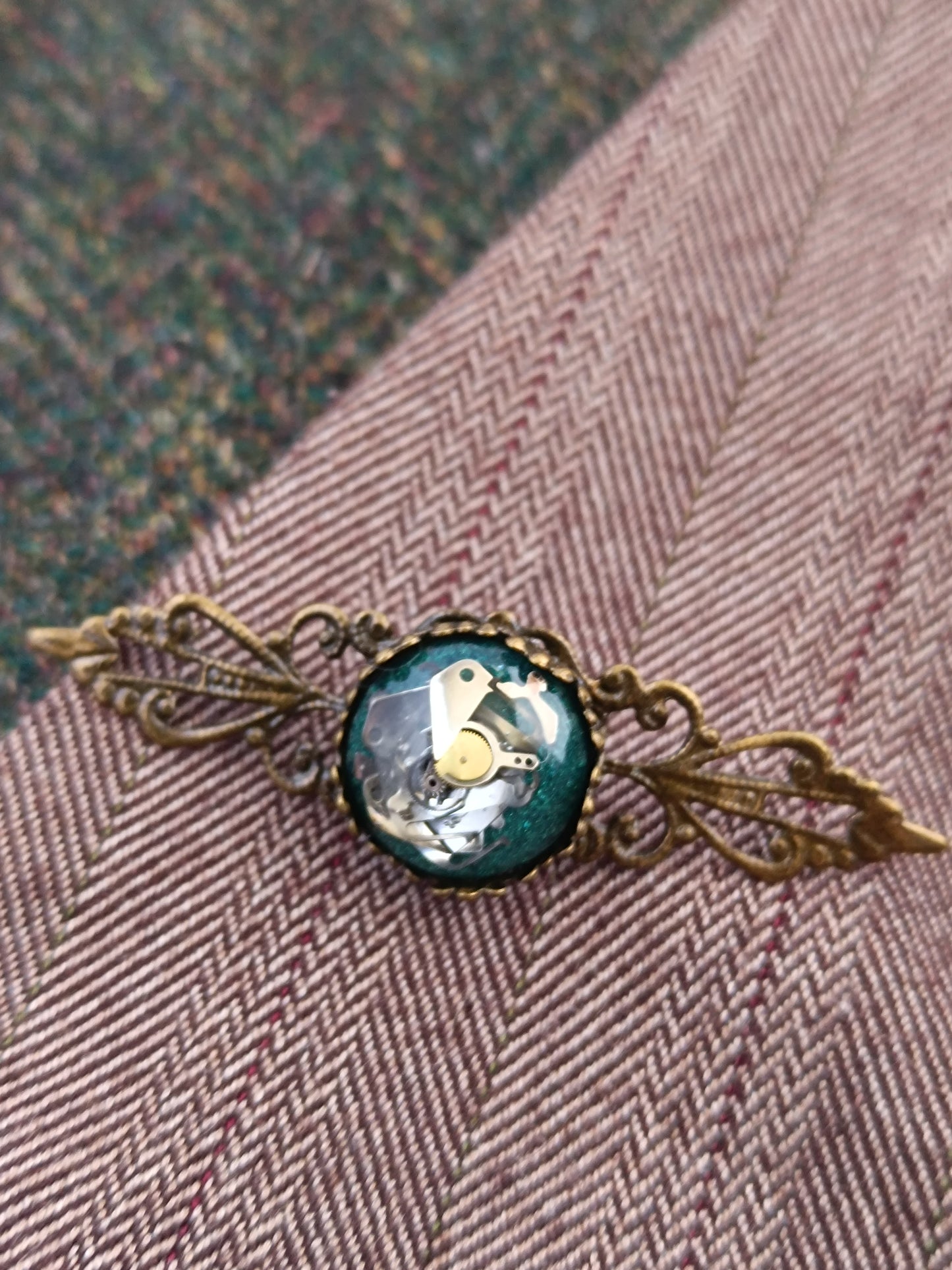 Broche Épinglette Steampunk Filigrane Bronze Antique - Cabochon Résine Époxy