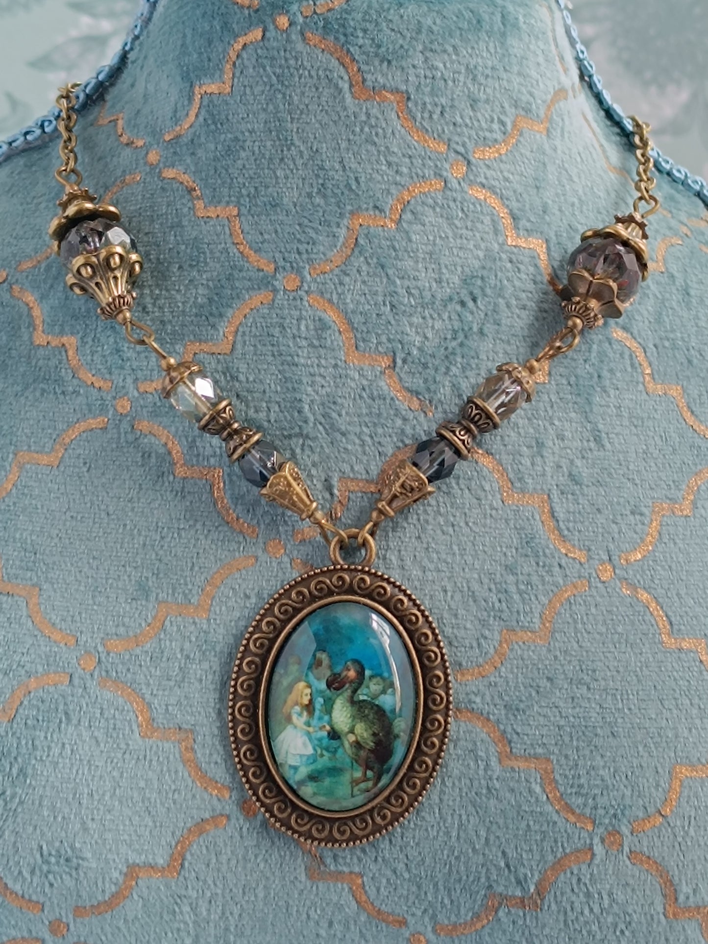 Collier Cabochon Alice et le Dodo - Bronze Antique Perles de Verre Tchèque