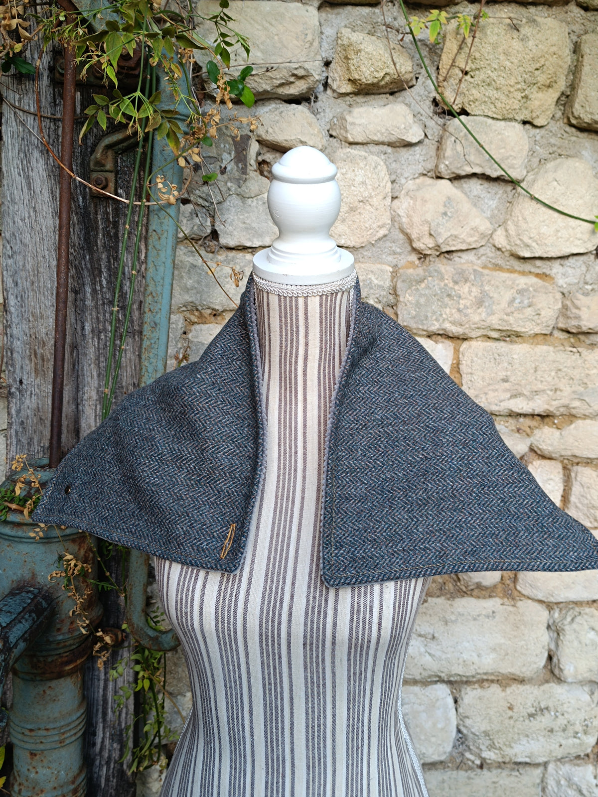 Tour de cou en tweed celtique gris doublé de velours côtelé