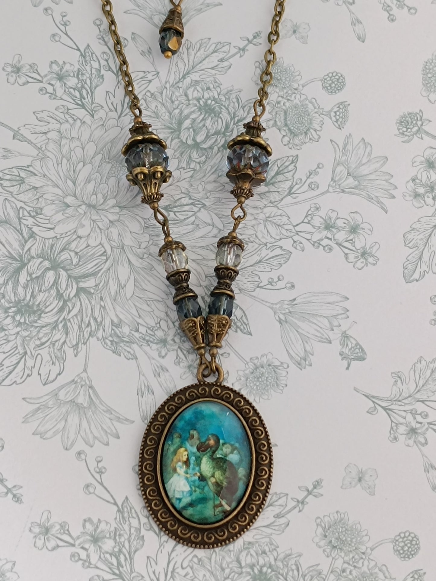 Collier Cabochon Alice et le Dodo - Bronze Antique Perles de Verre Tchèque