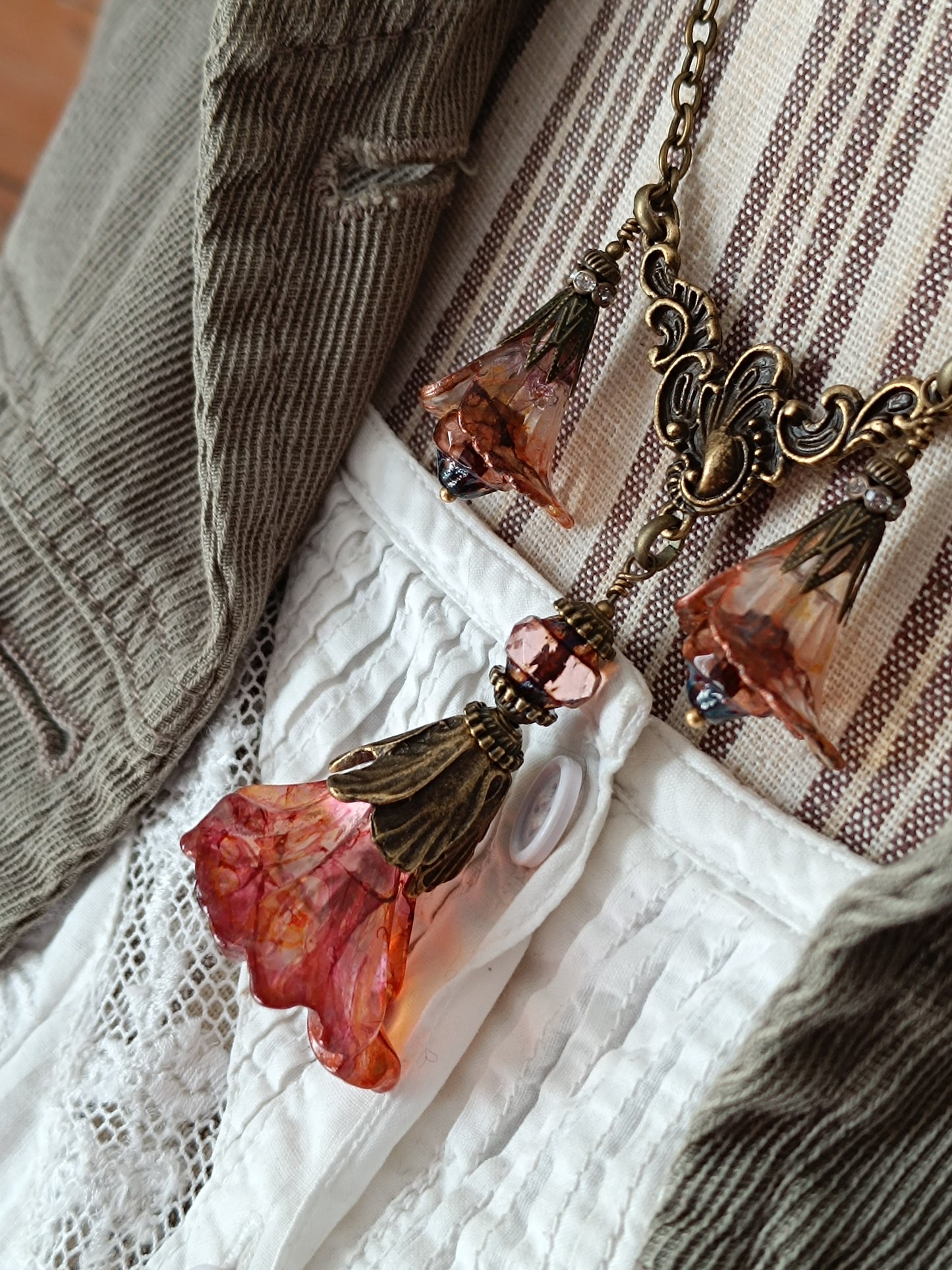 Collier Trio de Fleurs Lucite Vintage Perles Tchèque Bronze