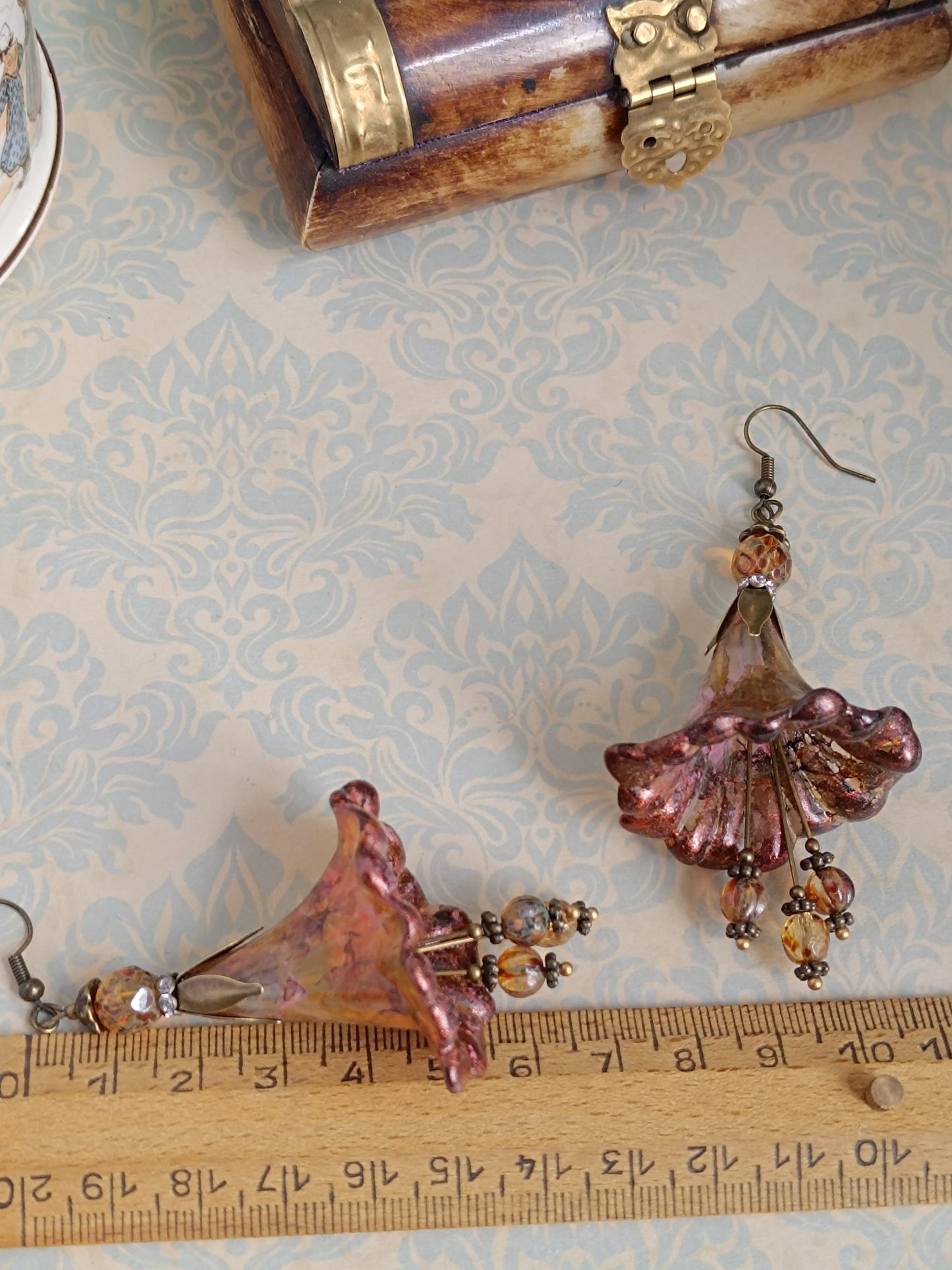 Boucles d'oreilles pendantes fleurs féeriques d'automne bronze - Perles de verre tchèque