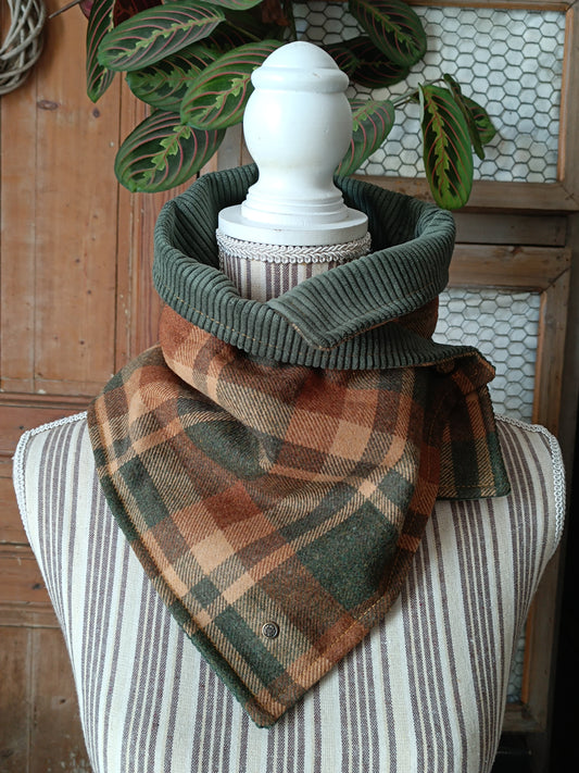 Ensemble personnalisé deux tours de cou tartan et boucles d’oreilles fleurs roses