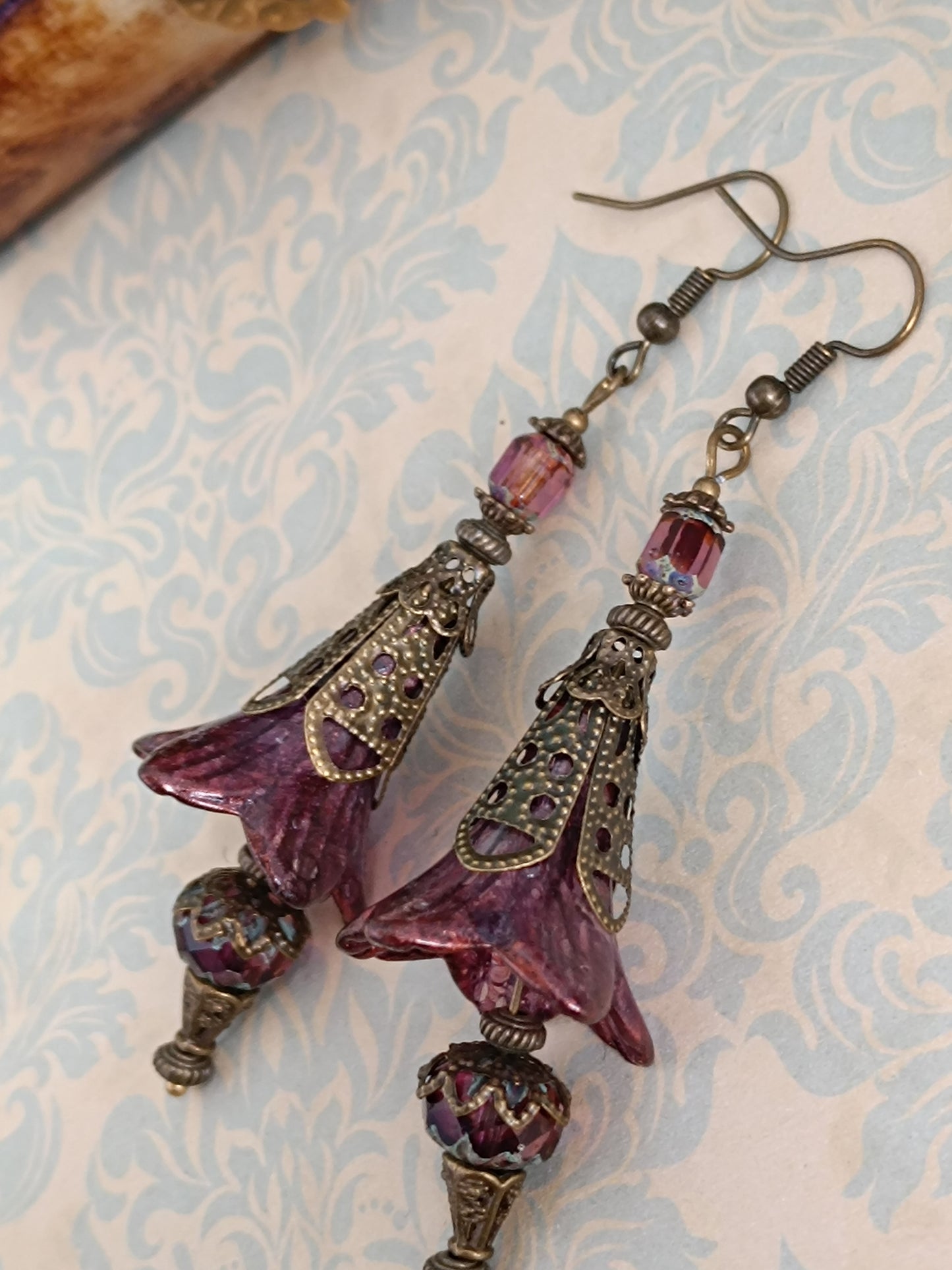 Boucles d'oreilles longues automne - Lucite vernies main reflets minéraux bronze