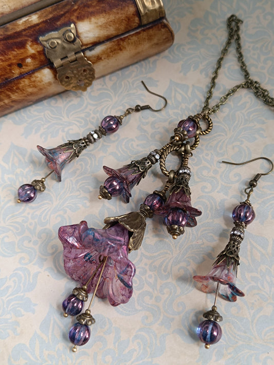 Parure “Fleurs Féeriques” – Collier & boucles d’oreilles assorties