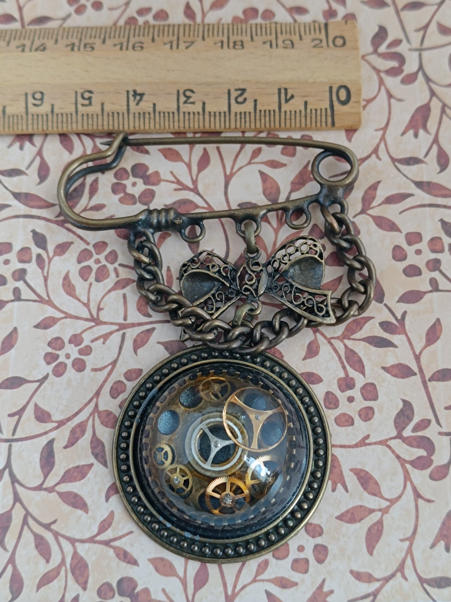 Grande broche épingle cabochon steampunk