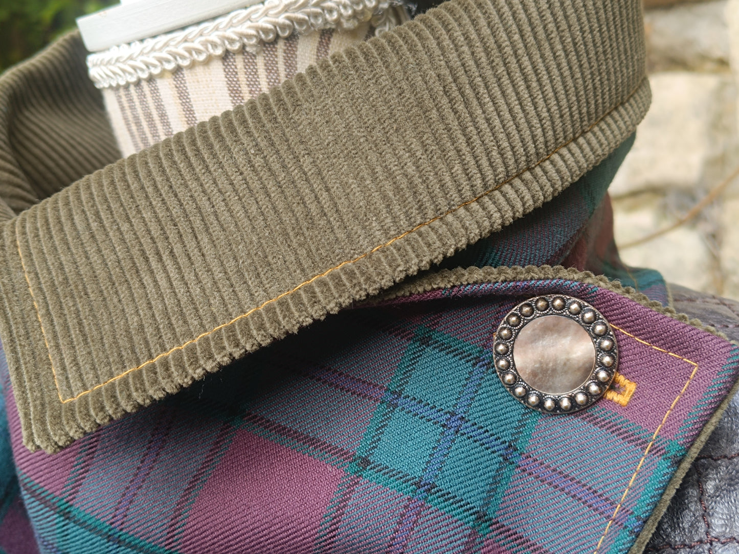 Écharpe boutonnée tour de cou tartan doublé bel côtelé et bouton vintage nacre et métal