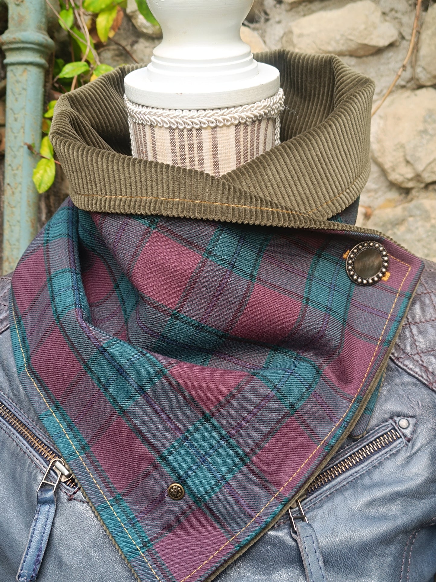 Écharpe boutonnée tour de cou tartan doublé bel côtelé et bouton vintage nacre et métal