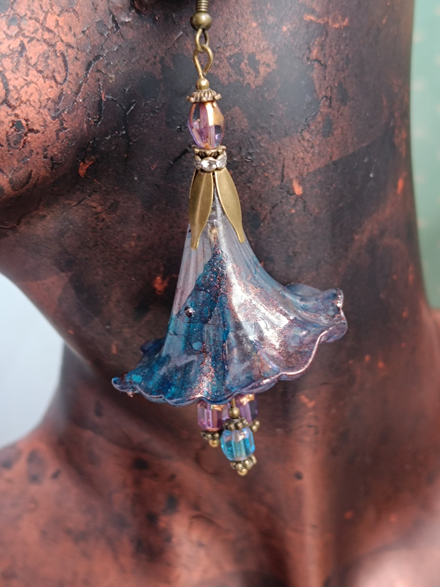 Boucles d'oreilles fleurs féeriques bronze - Perles de verre tchèque