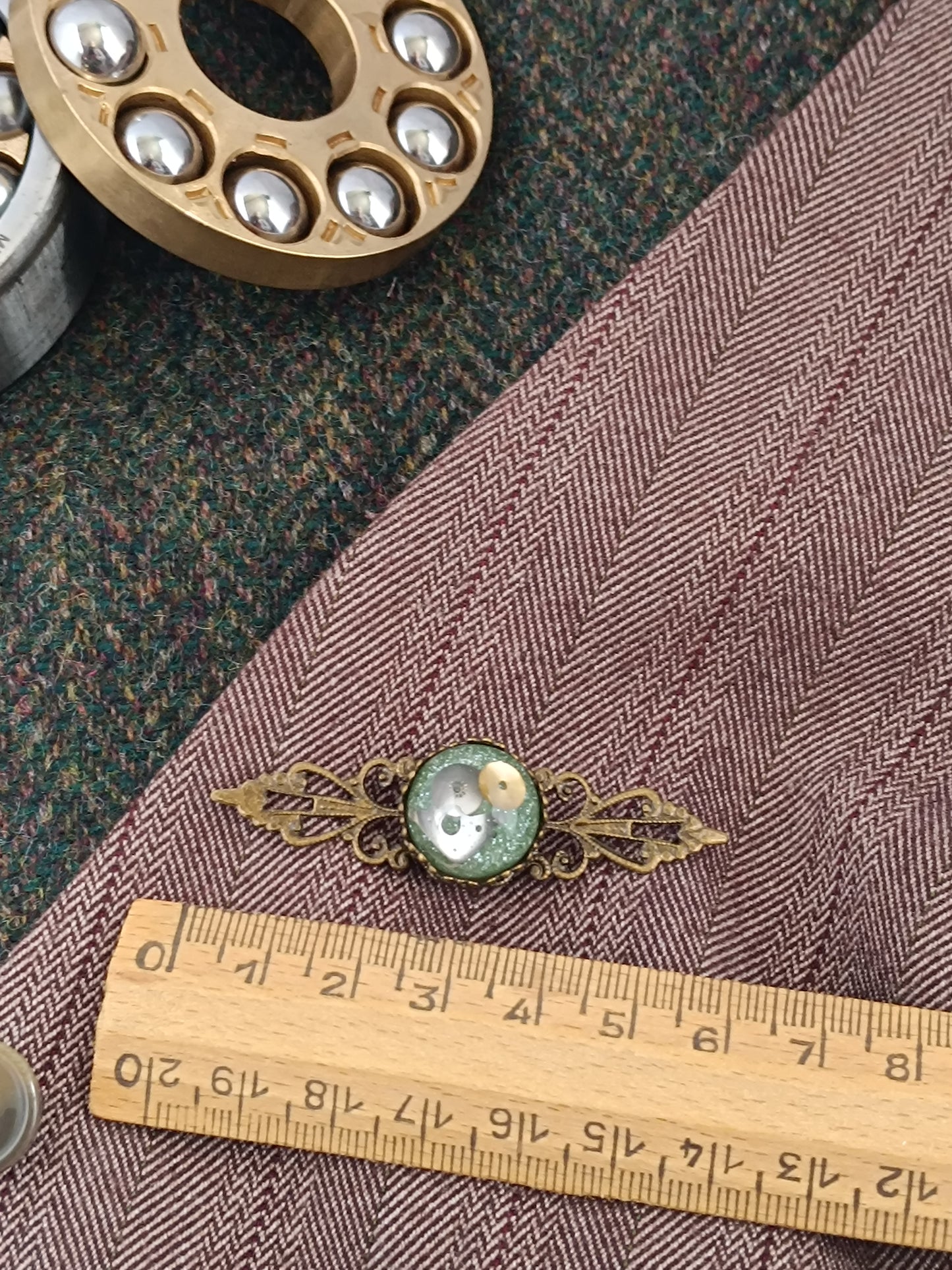 Broche Épinglette Steampunk Filigrane Bronze - Cabochon Résine Époxy Vert