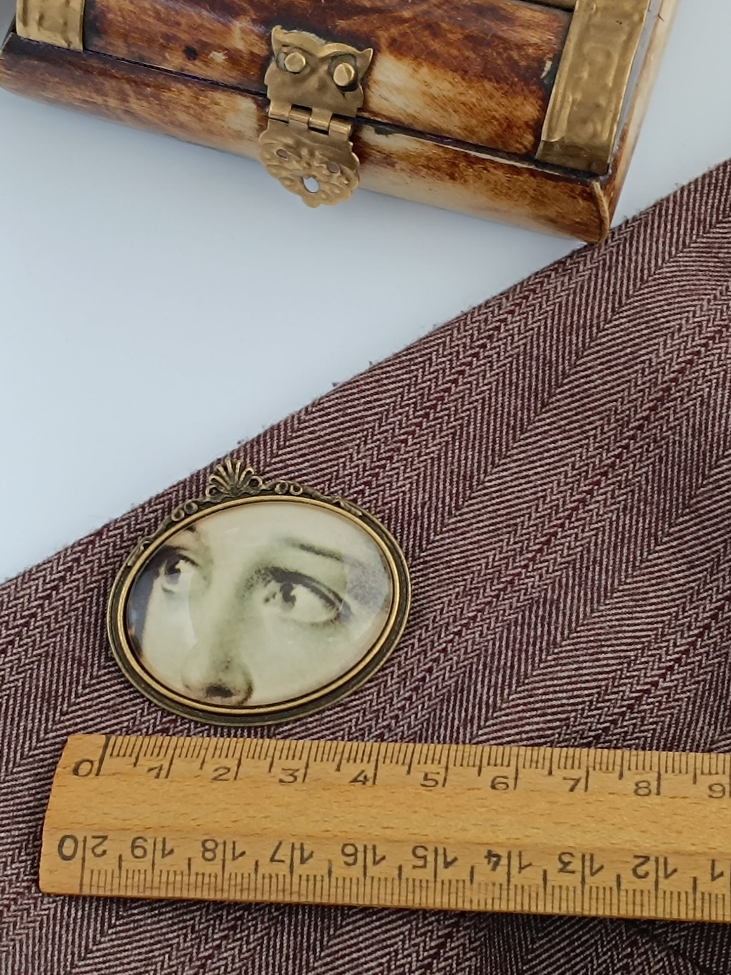 Broche cabochon verre oeil , original style cabinet de curiosités victorien