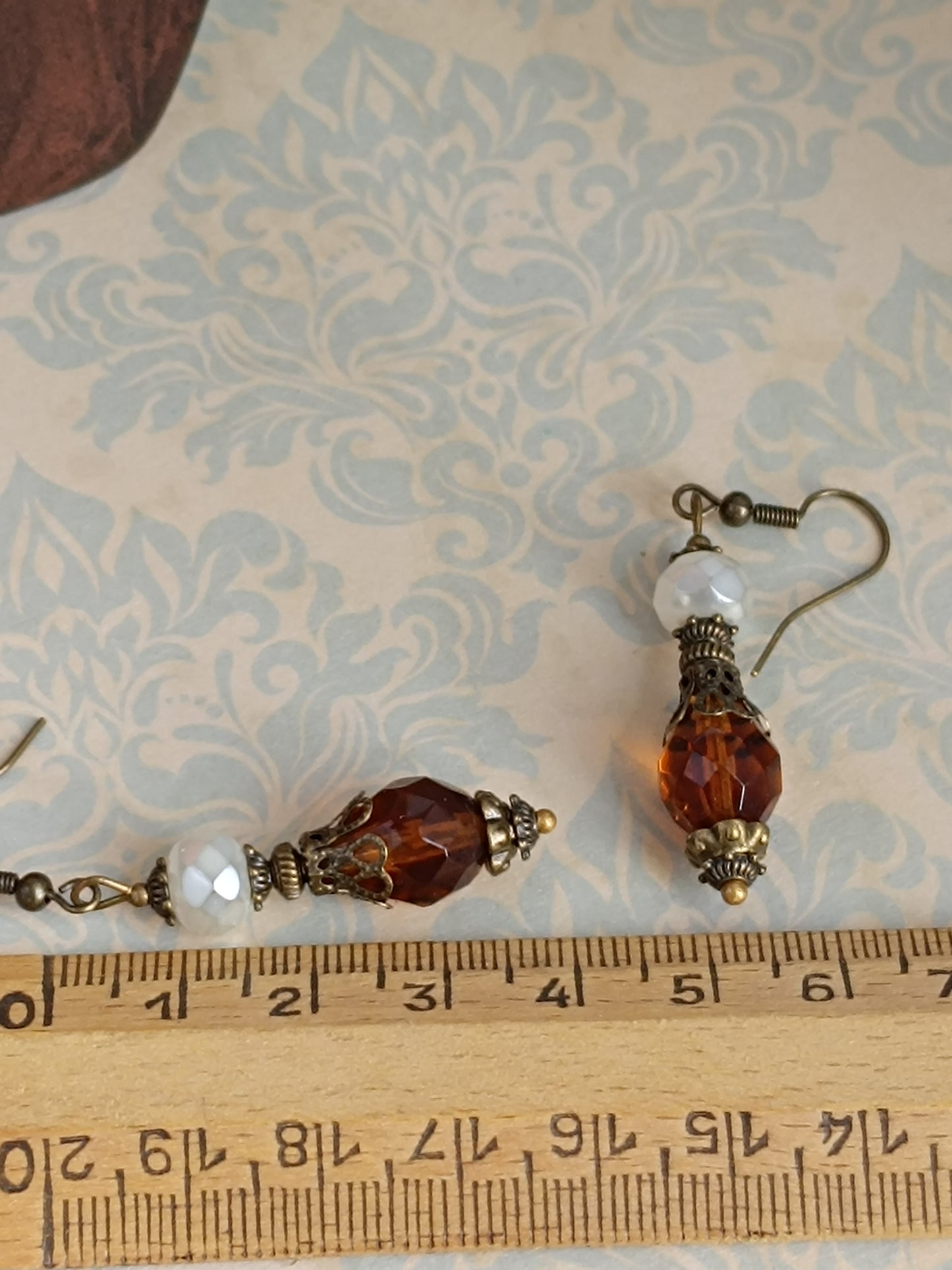 Boucles d'oreilles pendantes en perles de verre tchèque – Élégance vintage et éclat bohème