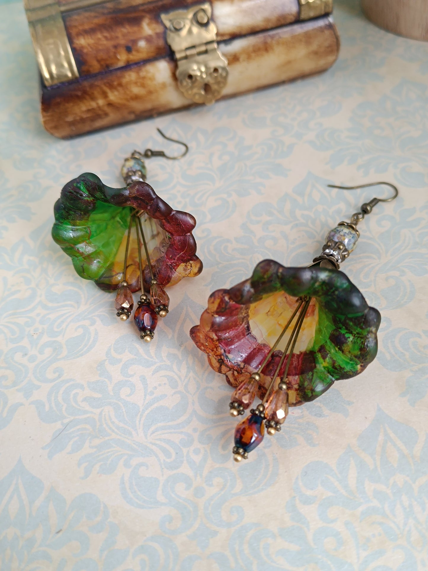 Boucles d'oreilles pendantes fleurs féeriques  d'automne - Perles de verre tchèque