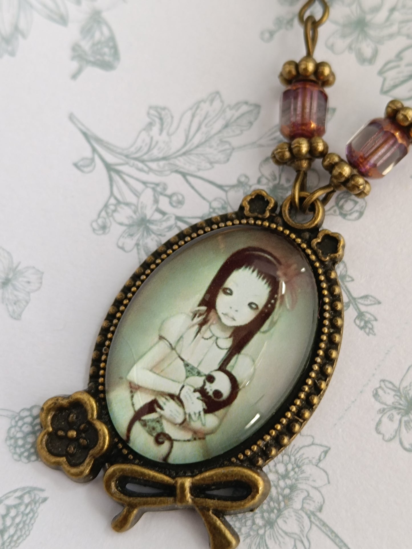Collier Fillette et Étrange Amie - Cabochon Vintage
