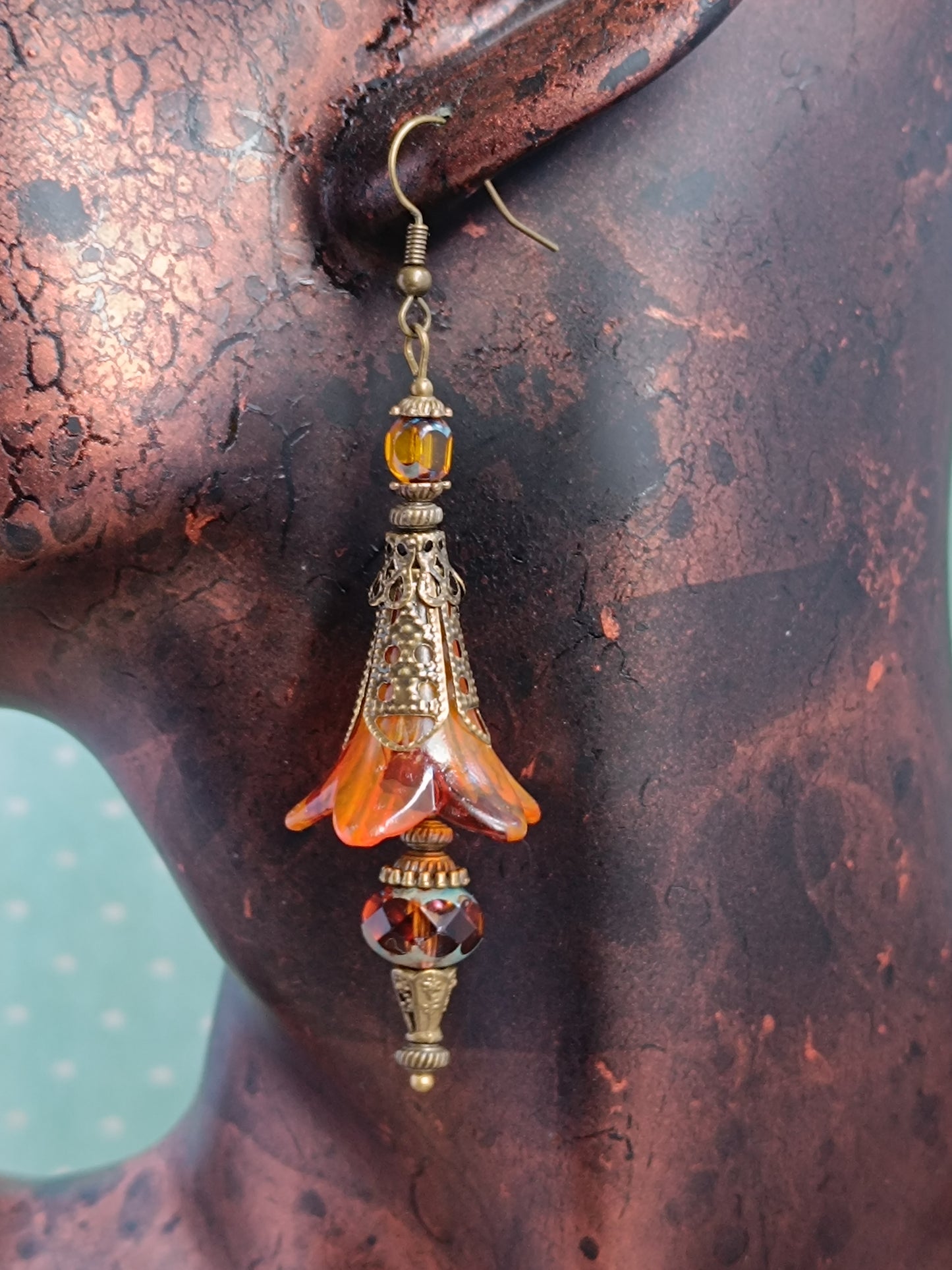 Boucles d'oreilles artisanales prune automne - Perles tchèque mystiques bronze patiné