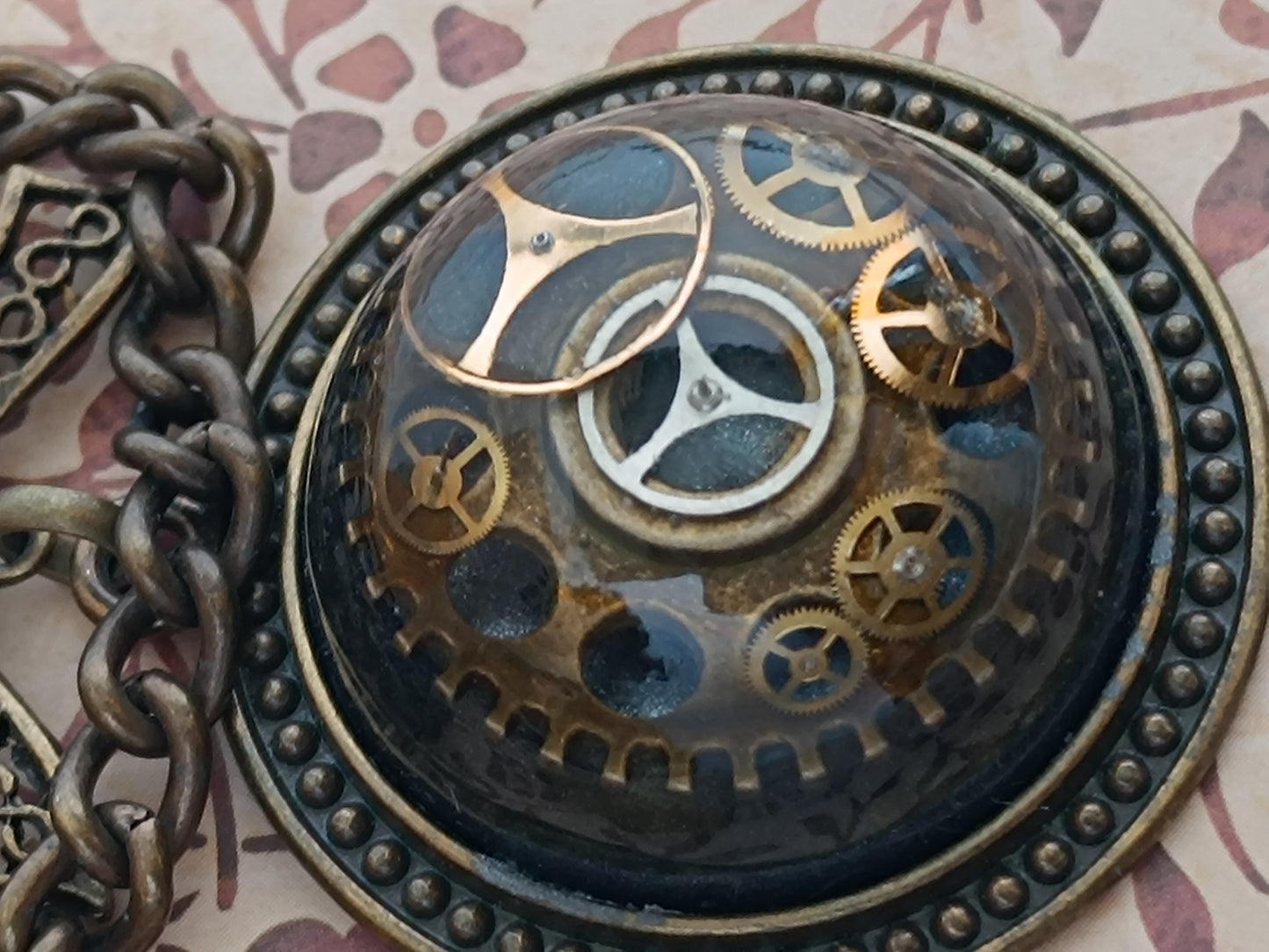 Grande broche épingle cabochon steampunk