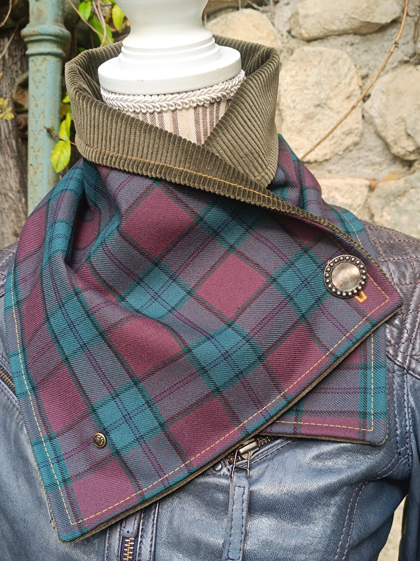 Écharpe boutonnée tour de cou tartan doublé bel côtelé et bouton vintage nacre et métal